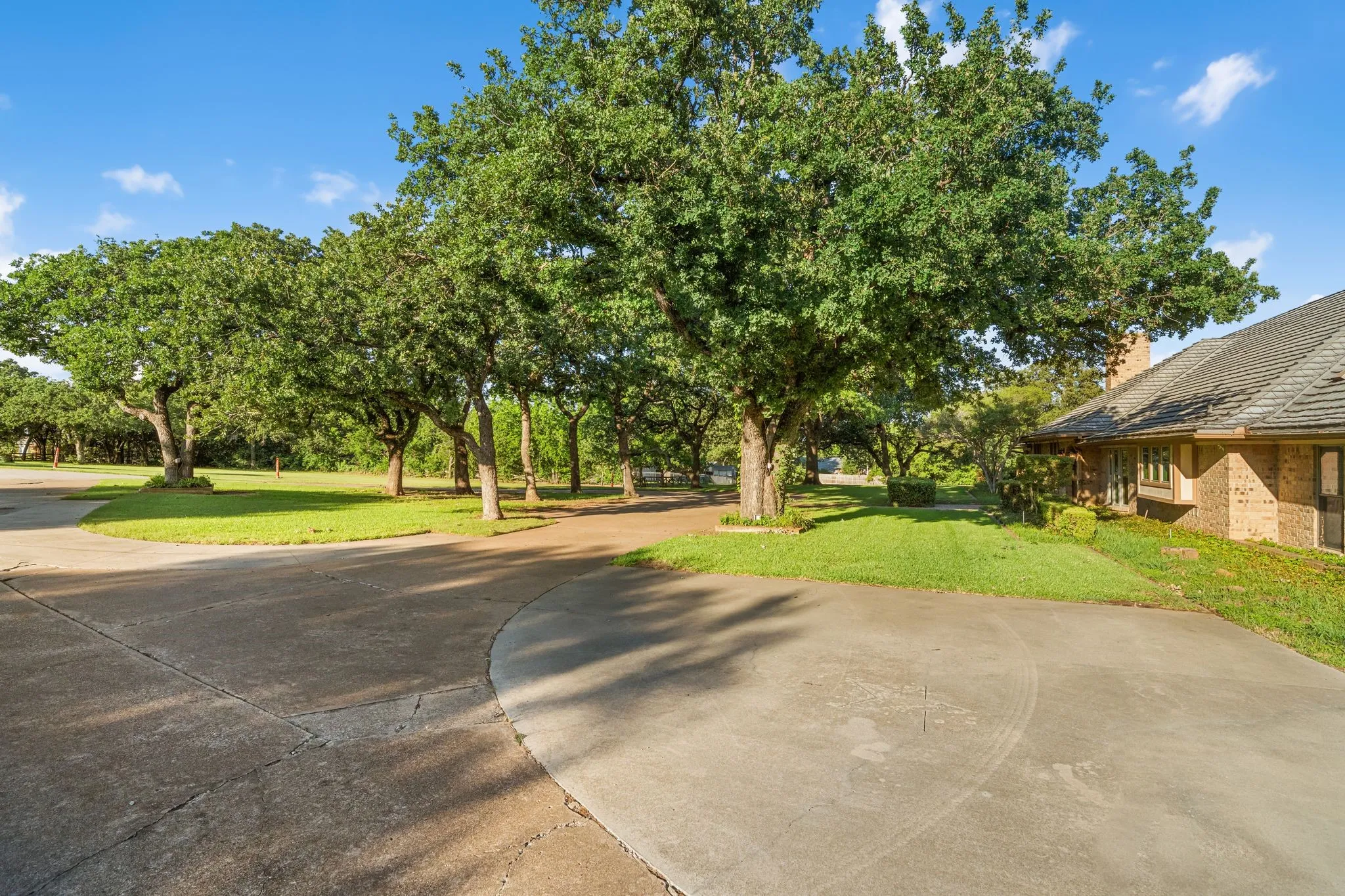 Single Family Residence For Sale in Tarrant County , 8920 Martin Drive, North Richland Hills, Texas 76182, 4 Bedrooms, 4 Bathrooms, 2 Garage spaces, 5,230 Sqft, built in 1981, Price $1,999,999, mls#21296655, Real Estate Agent in North Richland Hills, Homes For Sale in Tarrant county, Homes For Sale in North Richland Hills, Realtor in North Richland Hills Texas, Real Estate Brokerage Independent Realty Texas, Luminita Cordes Realtor