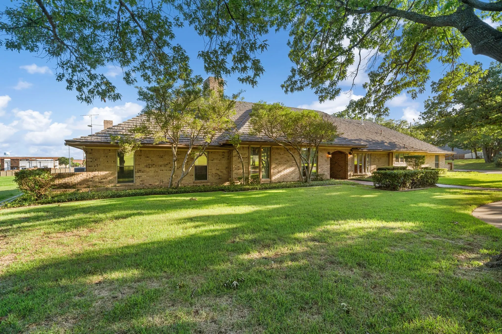 Single Family Residence For Sale in Tarrant County , 8920 Martin Drive, North Richland Hills, Texas 76182, 4 Bedrooms, 4 Bathrooms, 2 Garage spaces, 5,230 Sqft, built in 1981, Price $1,999,999, mls#21296655, Real Estate Agent in North Richland Hills, Homes For Sale in Tarrant county, Homes For Sale in North Richland Hills, Realtor in North Richland Hills Texas, Real Estate Brokerage Independent Realty Texas, Luminita Cordes Realtor