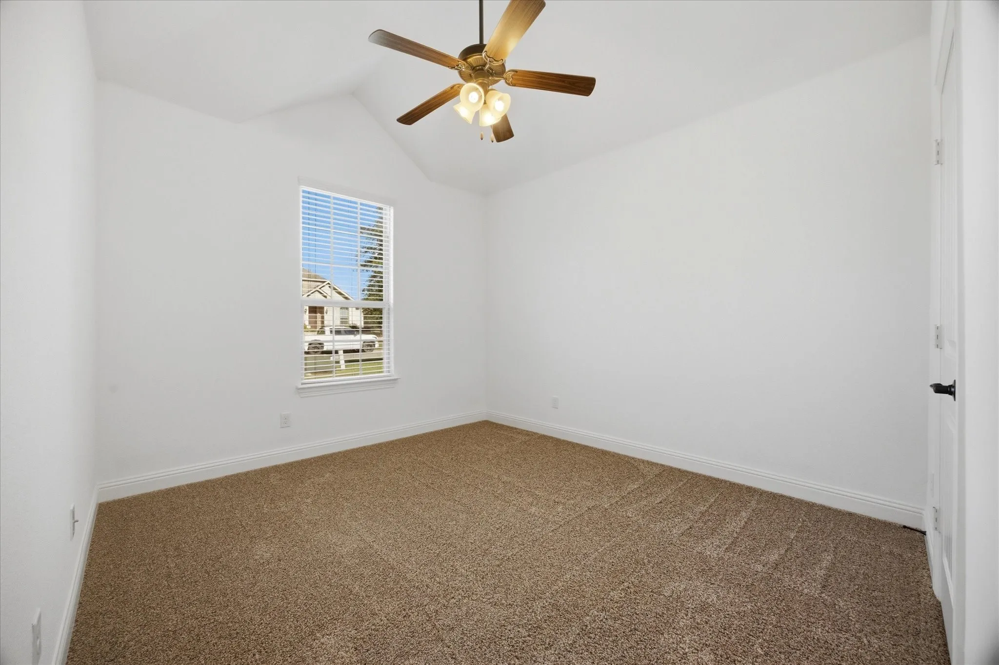 Single Family Residence For Sale in Rockwall County , 3909 Whitman Drive, Rockwall, Texas 75087, 4 Bedroom, 3 Bathroom, 2 Garage spaces, 3,090 Sqft, built in 2018, mls#21296412, Real Estate Agent in Rockwall, Homes For Sale in Rockwall county, Homes For Sale in Rockwall, Realtor in Rockwall Texas, Real Estate Brokerage Independent Realty Texas, Luminita Cordes Realtor