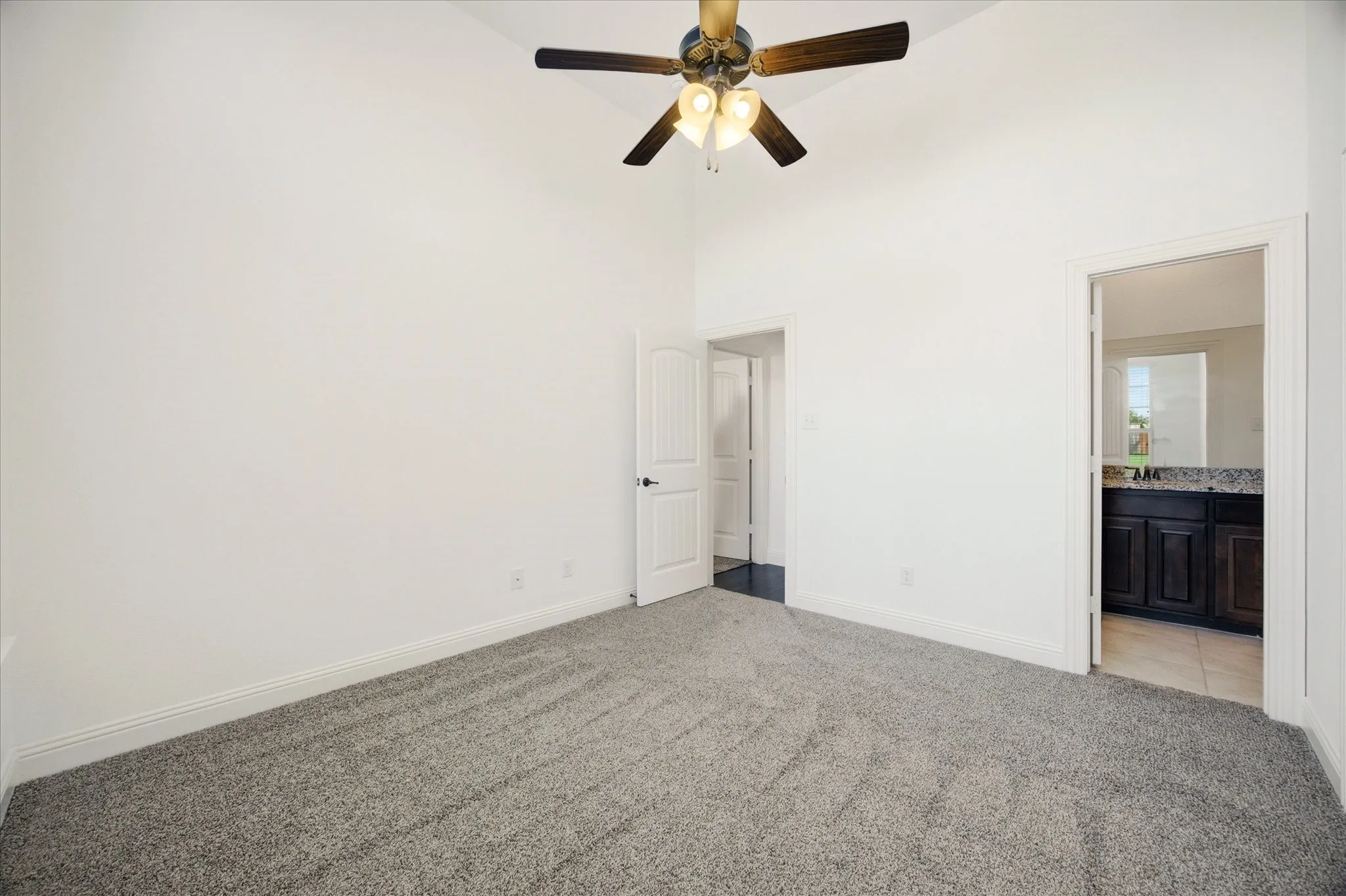 Single Family Residence For Sale in Rockwall County , 3909 Whitman Drive, Rockwall, Texas 75087, 4 Bedroom, 3 Bathroom, 2 Garage spaces, 3,090 Sqft, built in 2018, mls#21296412, Real Estate Agent in Rockwall, Homes For Sale in Rockwall county, Homes For Sale in Rockwall, Realtor in Rockwall Texas, Real Estate Brokerage Independent Realty Texas, Luminita Cordes Realtor