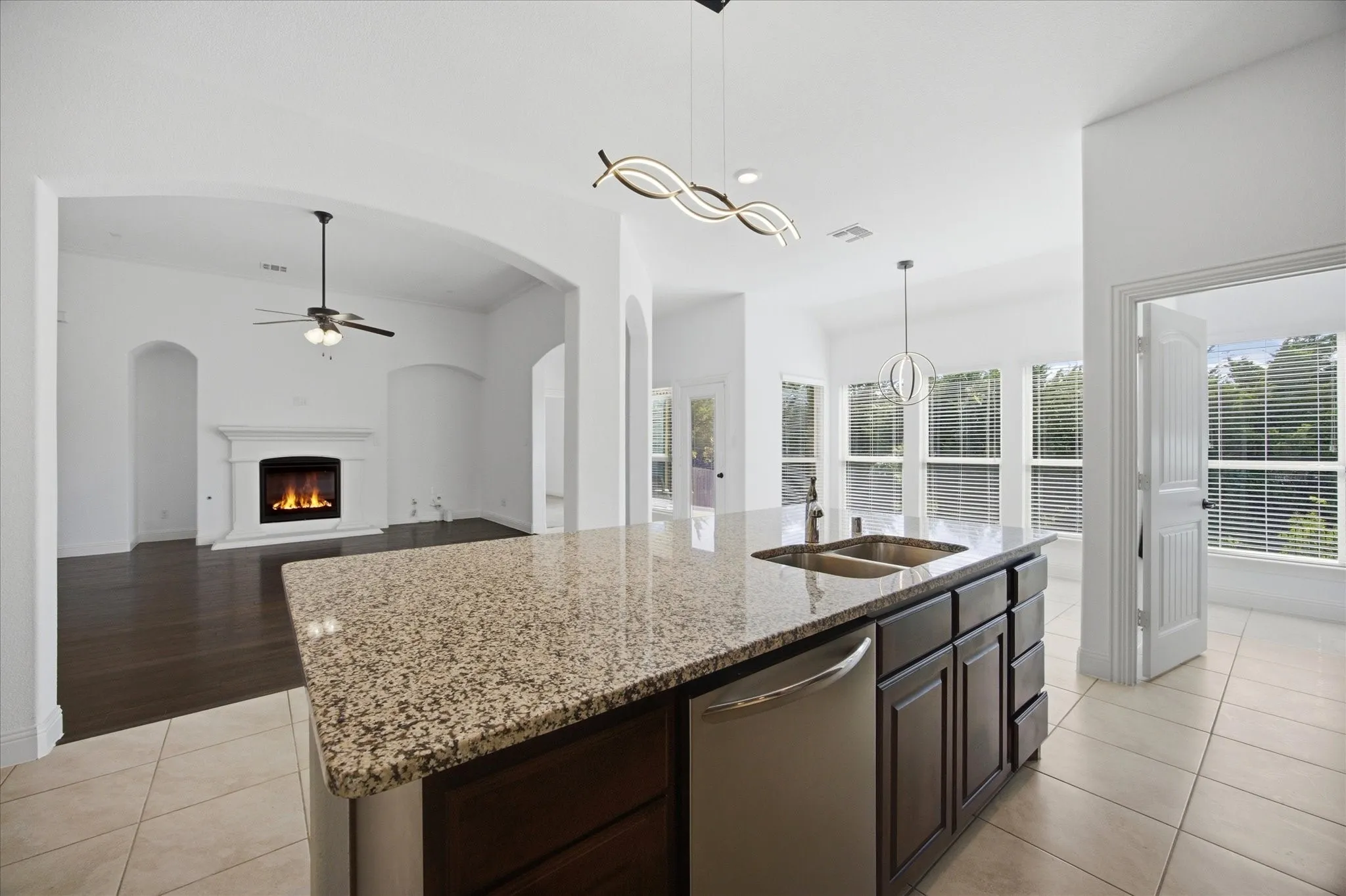 Single Family Residence For Sale in Rockwall County , 3909 Whitman Drive, Rockwall, Texas 75087, 4 Bedroom, 3 Bathroom, 2 Garage spaces, 3,090 Sqft, built in 2018, mls#21296412, Real Estate Agent in Rockwall, Homes For Sale in Rockwall county, Homes For Sale in Rockwall, Realtor in Rockwall Texas, Real Estate Brokerage Independent Realty Texas, Luminita Cordes Realtor