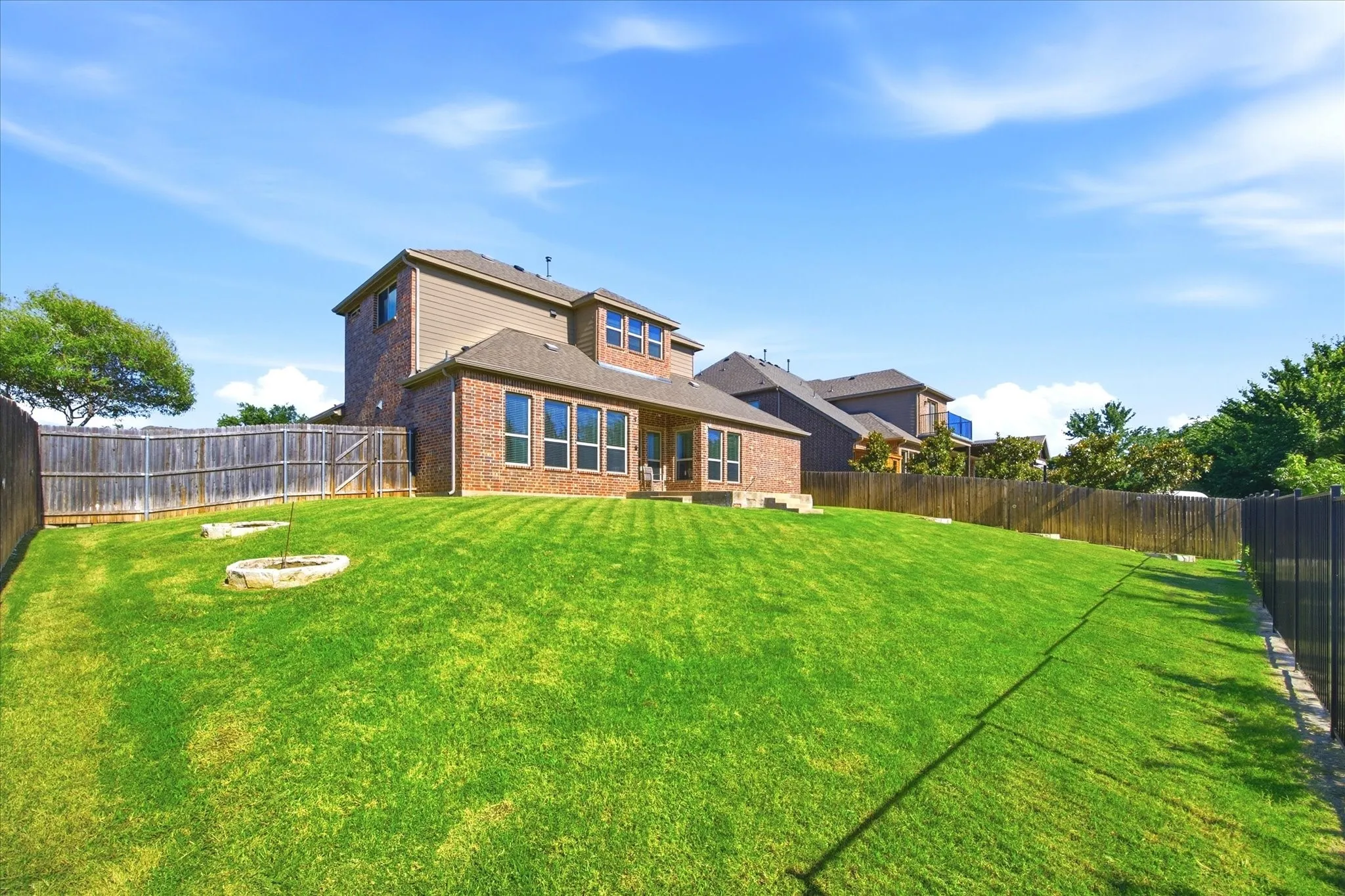 Single Family Residence For Sale in Rockwall County , 3909 Whitman Drive, Rockwall, Texas 75087, 4 Bedroom, 3 Bathroom, 2 Garage spaces, 3,090 Sqft, built in 2018, mls#21296412, Real Estate Agent in Rockwall, Homes For Sale in Rockwall county, Homes For Sale in Rockwall, Realtor in Rockwall Texas, Real Estate Brokerage Independent Realty Texas, Luminita Cordes Realtor