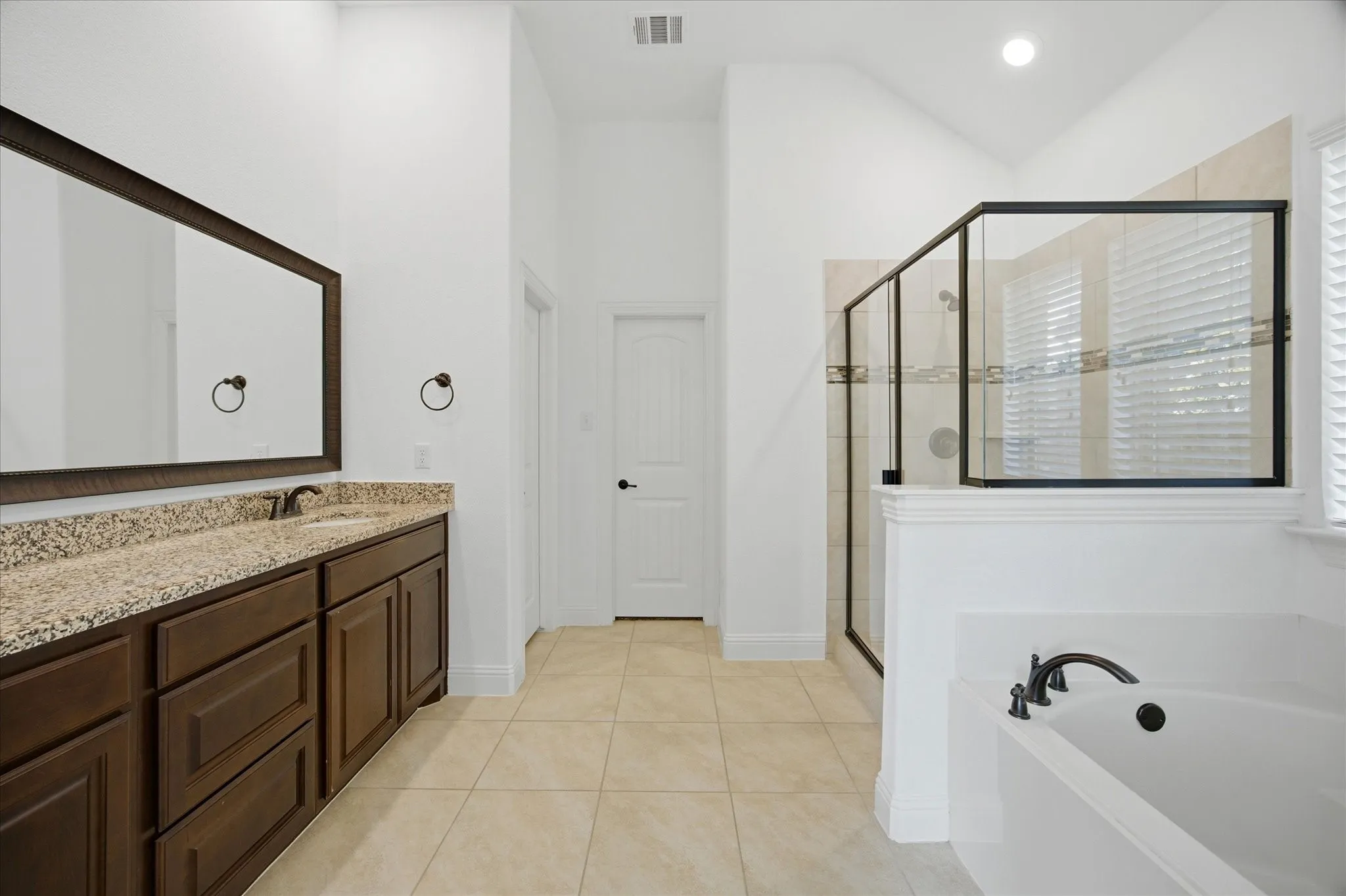 Single Family Residence For Sale in Rockwall County , 3909 Whitman Drive, Rockwall, Texas 75087, 4 Bedroom, 3 Bathroom, 2 Garage spaces, 3,090 Sqft, built in 2018, mls#21296412, Real Estate Agent in Rockwall, Homes For Sale in Rockwall county, Homes For Sale in Rockwall, Realtor in Rockwall Texas, Real Estate Brokerage Independent Realty Texas, Luminita Cordes Realtor