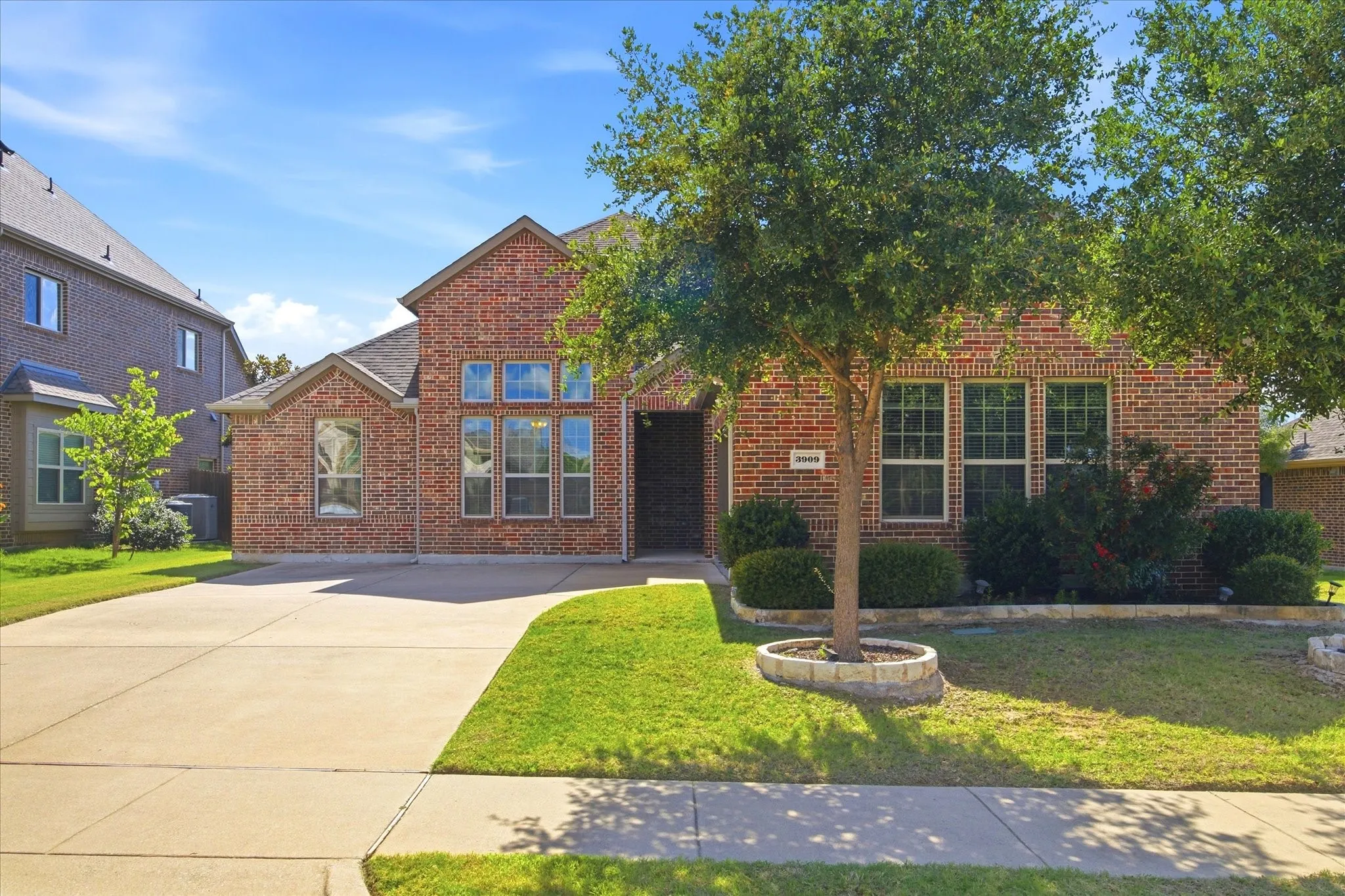 Single Family Residence For Sale in Rockwall County , 3909 Whitman Drive, Rockwall, Texas 75087, 4 Bedroom, 3 Bathroom, 2 Garage spaces, 3,090 Sqft, built in 2018, mls#21296412, Real Estate Agent in Rockwall, Homes For Sale in Rockwall county, Homes For Sale in Rockwall, Realtor in Rockwall Texas, Real Estate Brokerage Independent Realty Texas, Luminita Cordes Realtor