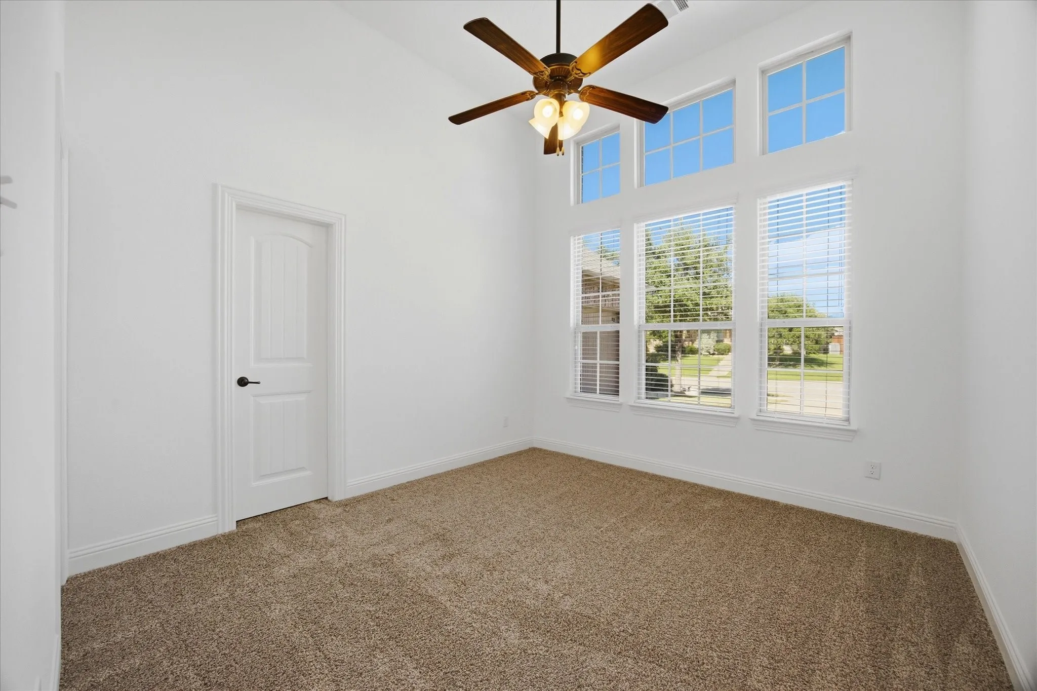 Single Family Residence For Sale in Rockwall County , 3909 Whitman Drive, Rockwall, Texas 75087, 4 Bedroom, 3 Bathroom, 2 Garage spaces, 3,090 Sqft, built in 2018, mls#21296412, Real Estate Agent in Rockwall, Homes For Sale in Rockwall county, Homes For Sale in Rockwall, Realtor in Rockwall Texas, Real Estate Brokerage Independent Realty Texas, Luminita Cordes Realtor
