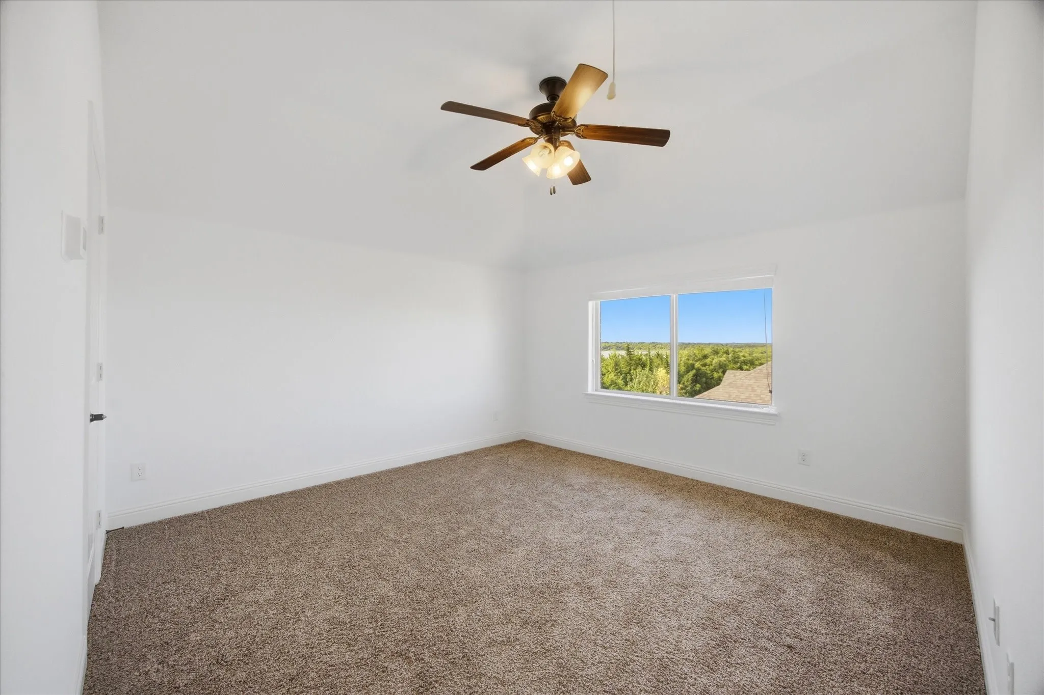 Single Family Residence For Sale in Rockwall County , 3909 Whitman Drive, Rockwall, Texas 75087, 4 Bedroom, 3 Bathroom, 2 Garage spaces, 3,090 Sqft, built in 2018, mls#21296412, Real Estate Agent in Rockwall, Homes For Sale in Rockwall county, Homes For Sale in Rockwall, Realtor in Rockwall Texas, Real Estate Brokerage Independent Realty Texas, Luminita Cordes Realtor
