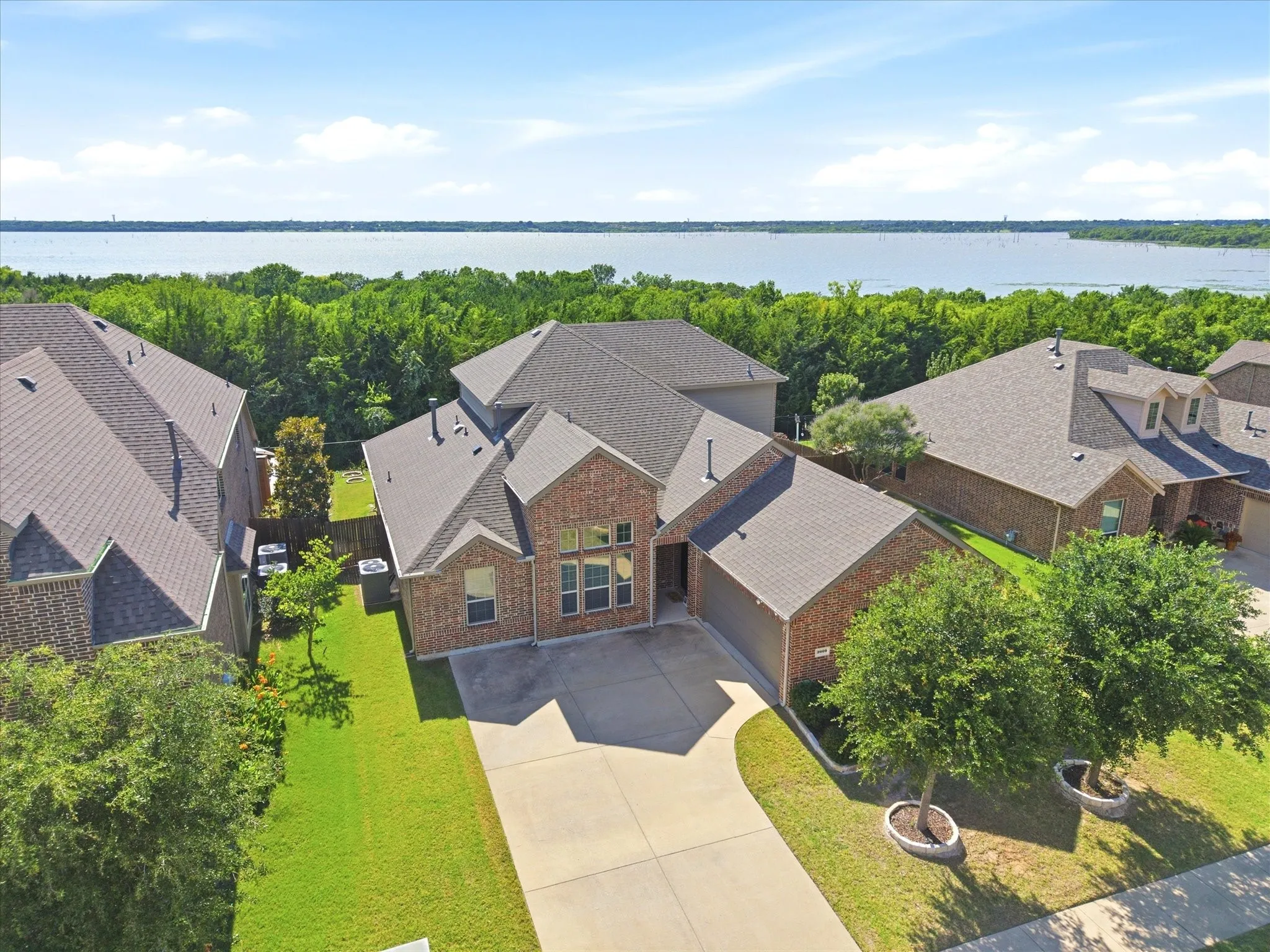 Single Family Residence For Sale in Rockwall County , 3909 Whitman Drive, Rockwall, Texas 75087, 4 Bedroom, 3 Bathroom, 2 Garage spaces, 3,090 Sqft, built in 2018, mls#21296412, Real Estate Agent in Rockwall, Homes For Sale in Rockwall county, Homes For Sale in Rockwall, Realtor in Rockwall Texas, Real Estate Brokerage Independent Realty Texas, Luminita Cordes Realtor
