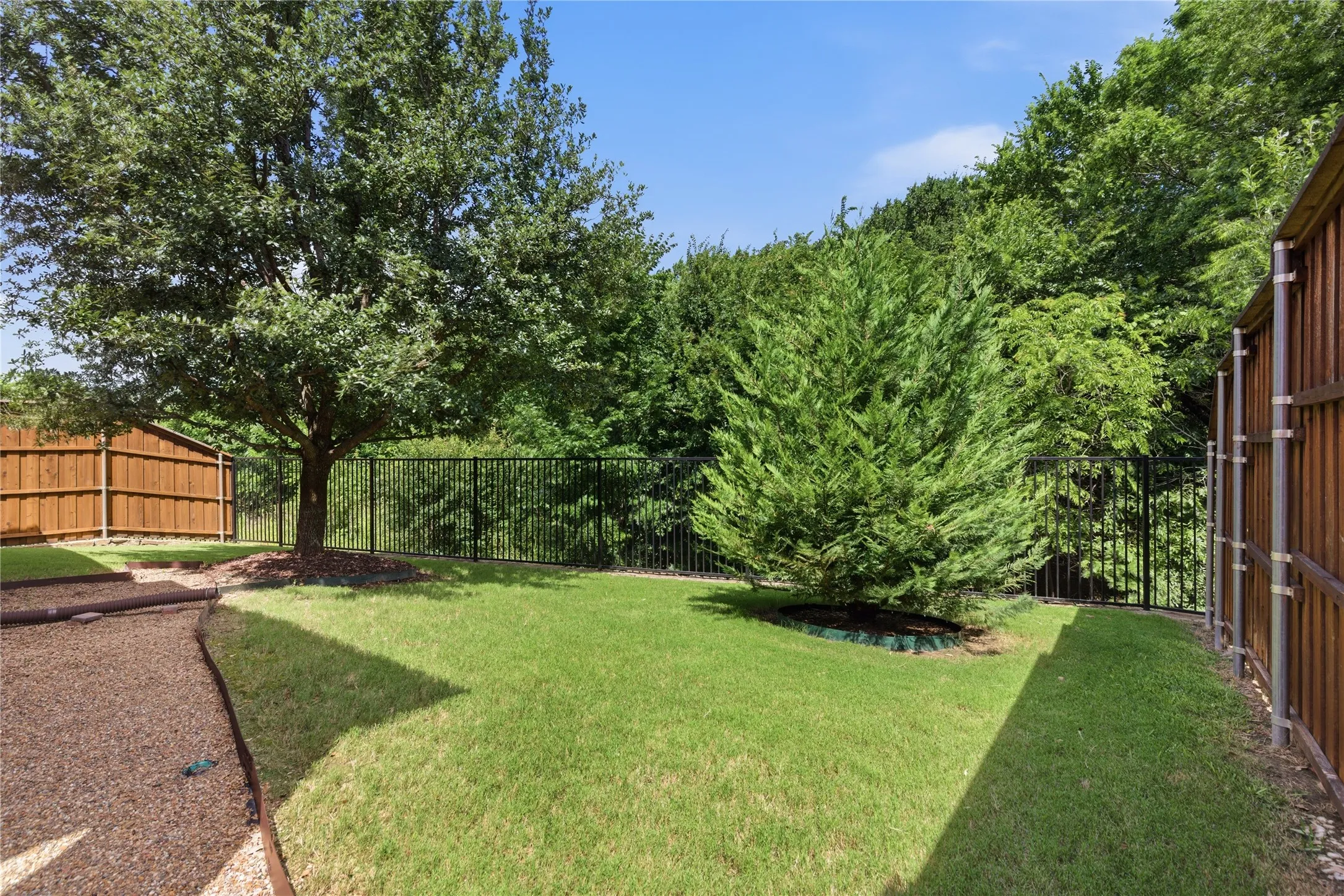 Single Family Residence For Sale in Collin County , 413 Chloe Drive, Allen, Texas 75013, 3 Bedroom, 3 Bathroom, 2 Garage spaces, 2,255 Sqft, built in 2014, mls#21297792, Real Estate Agent in Allen, Homes For Sale in Collin county, Homes For Sale in Allen, Realtor in Allen Texas, Real Estate Brokerage Independent Realty Texas, Luminita Cordes Realtor
