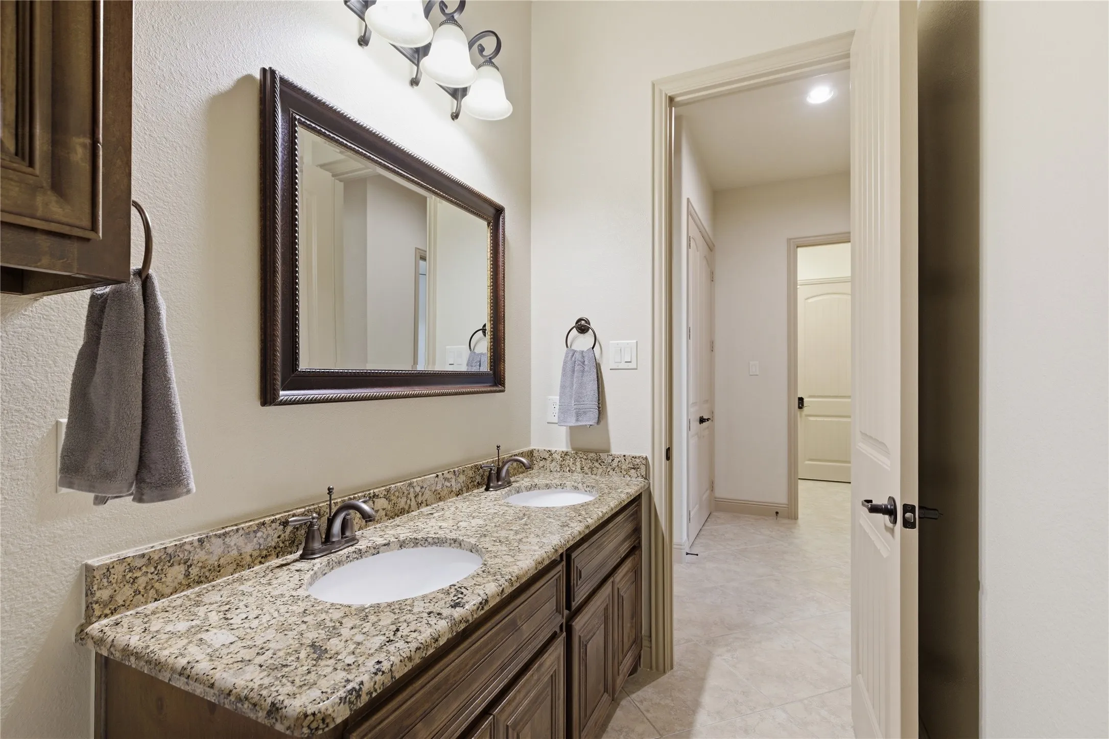 Single Family Residence For Sale in Collin County , 413 Chloe Drive, Allen, Texas 75013, 3 Bedroom, 3 Bathroom, 2 Garage spaces, 2,255 Sqft, built in 2014, mls#21297792, Real Estate Agent in Allen, Homes For Sale in Collin county, Homes For Sale in Allen, Realtor in Allen Texas, Real Estate Brokerage Independent Realty Texas, Luminita Cordes Realtor
