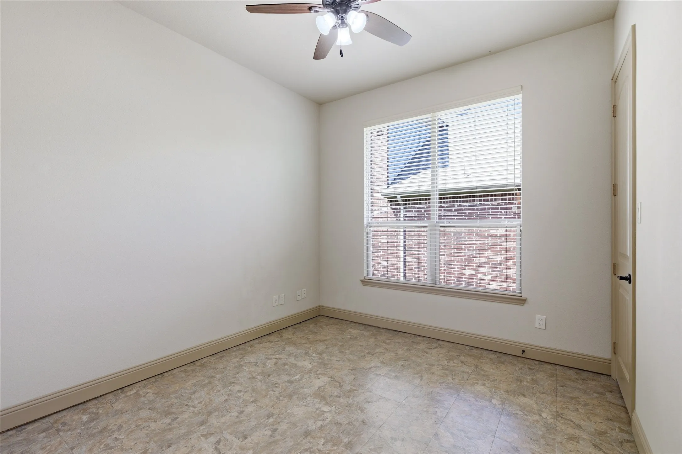 Single Family Residence For Sale in Collin County , 413 Chloe Drive, Allen, Texas 75013, 3 Bedroom, 3 Bathroom, 2 Garage spaces, 2,255 Sqft, built in 2014, mls#21297792, Real Estate Agent in Allen, Homes For Sale in Collin county, Homes For Sale in Allen, Realtor in Allen Texas, Real Estate Brokerage Independent Realty Texas, Luminita Cordes Realtor