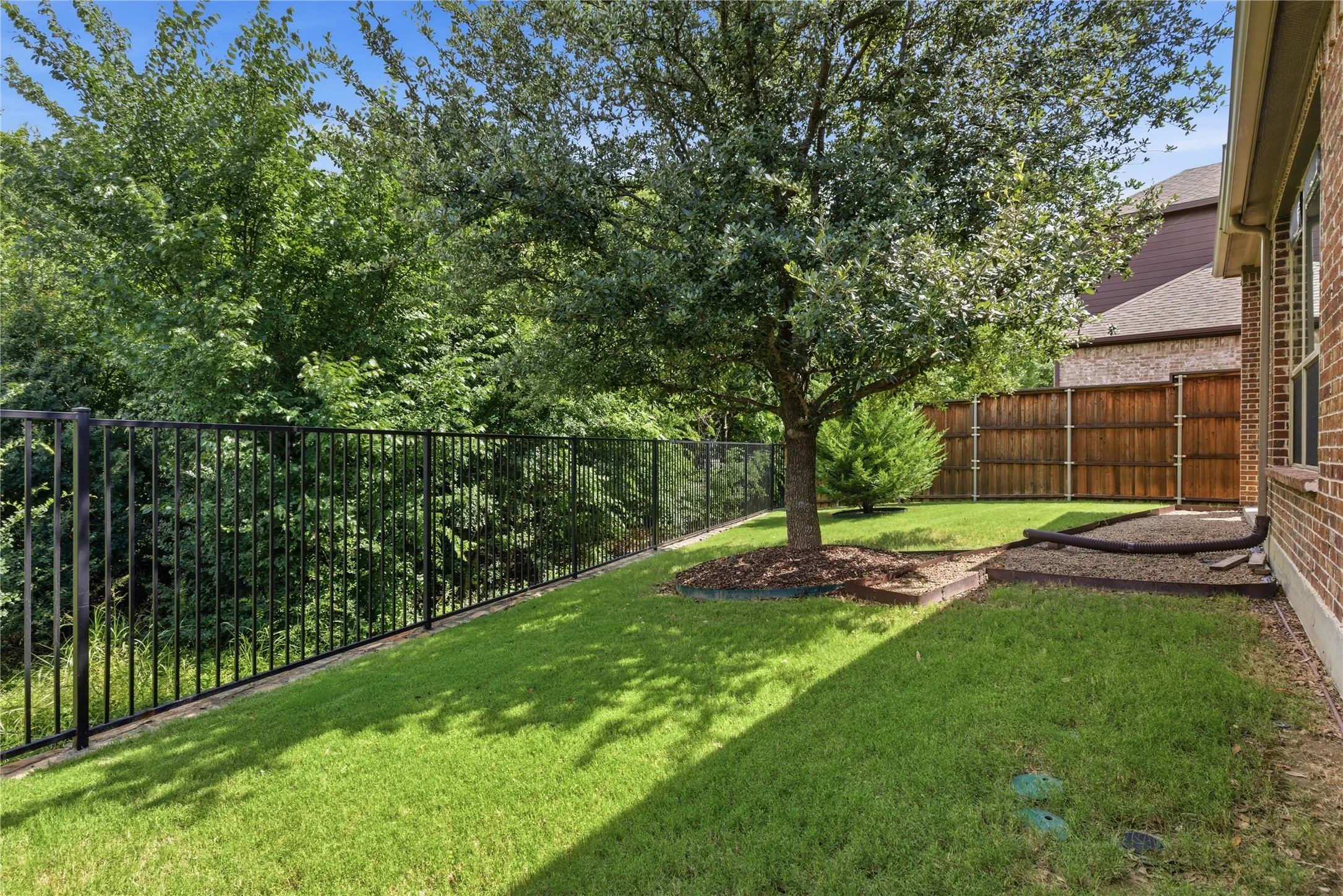 Single Family Residence For Sale in Collin County , 413 Chloe Drive, Allen, Texas 75013, 3 Bedroom, 3 Bathroom, 2 Garage spaces, 2,255 Sqft, built in 2014, mls#21297792, Real Estate Agent in Allen, Homes For Sale in Collin county, Homes For Sale in Allen, Realtor in Allen Texas, Real Estate Brokerage Independent Realty Texas, Luminita Cordes Realtor