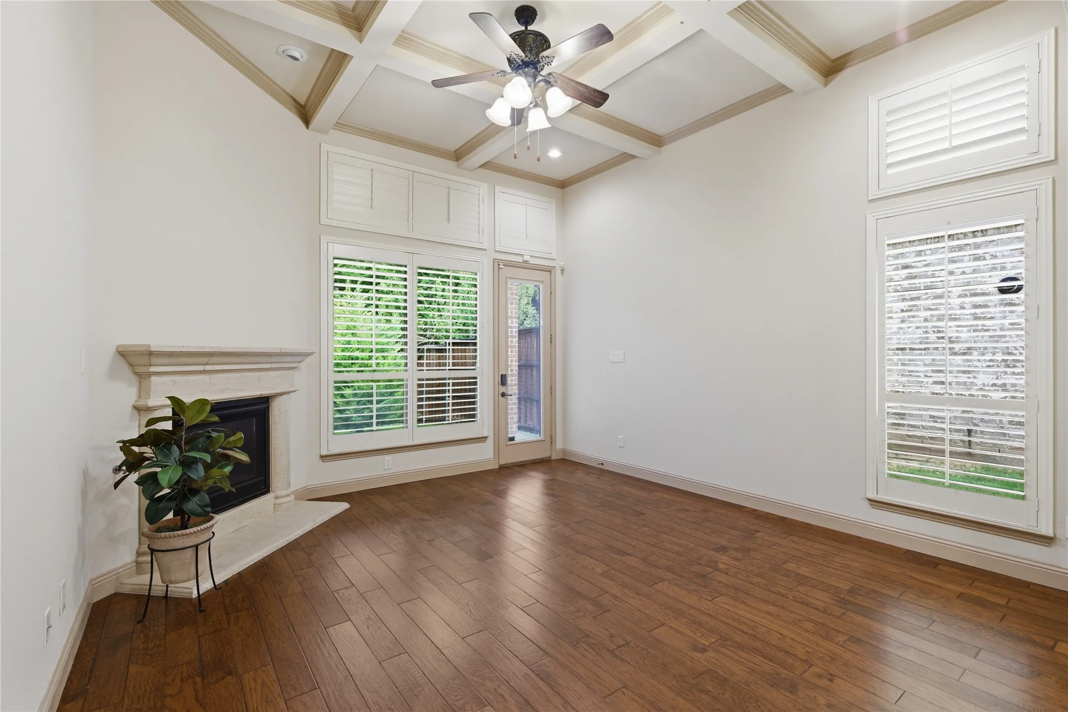 Single Family Residence For Sale in Collin County , 413 Chloe Drive, Allen, Texas 75013, 3 Bedroom, 3 Bathroom, 2 Garage spaces, 2,255 Sqft, built in 2014, mls#21297792, Real Estate Agent in Allen, Homes For Sale in Collin county, Homes For Sale in Allen, Realtor in Allen Texas, Real Estate Brokerage Independent Realty Texas, Luminita Cordes Realtor