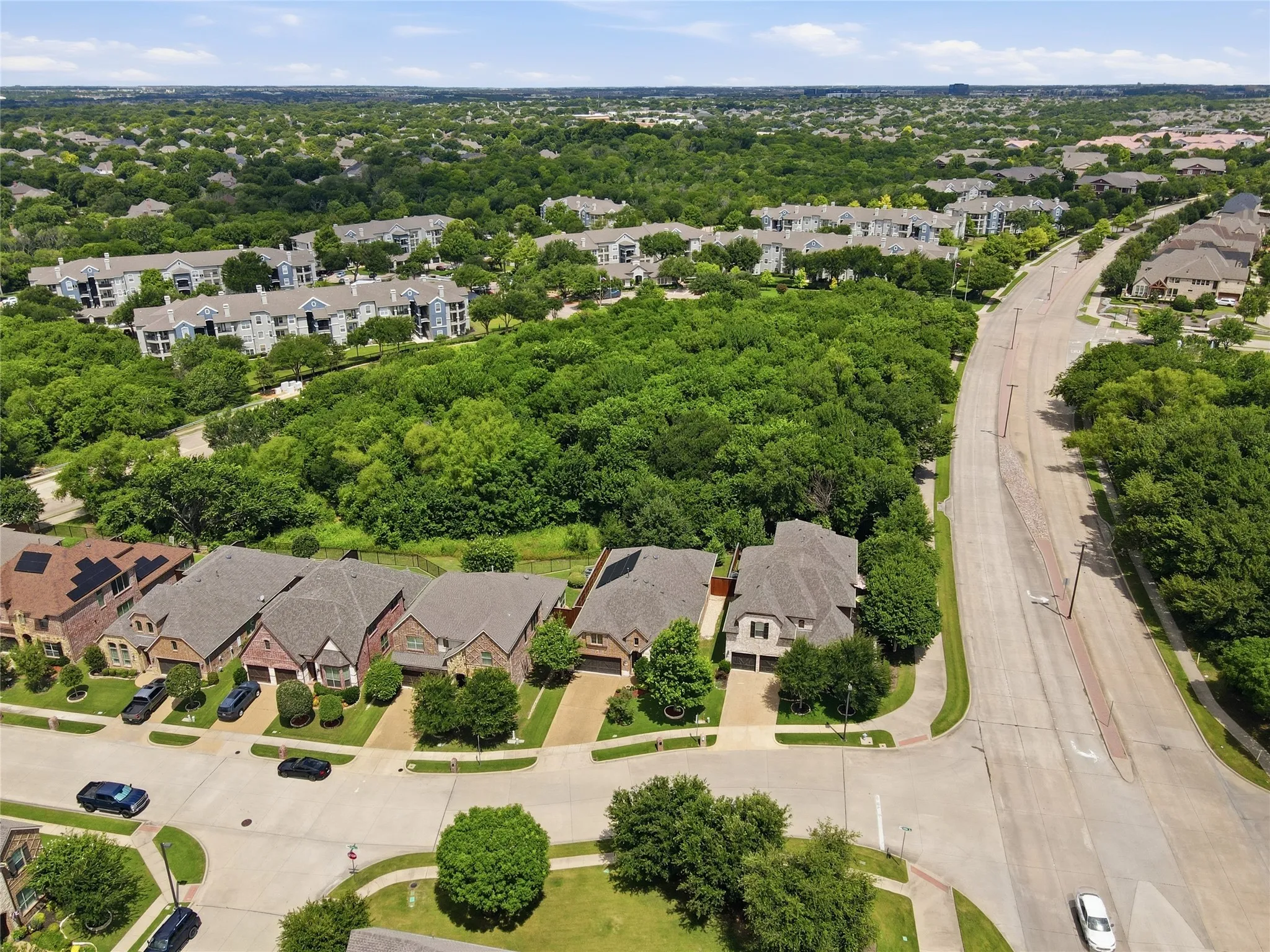 Single Family Residence For Sale in Collin County , 413 Chloe Drive, Allen, Texas 75013, 3 Bedroom, 3 Bathroom, 2 Garage spaces, 2,255 Sqft, built in 2014, mls#21297792, Real Estate Agent in Allen, Homes For Sale in Collin county, Homes For Sale in Allen, Realtor in Allen Texas, Real Estate Brokerage Independent Realty Texas, Luminita Cordes Realtor