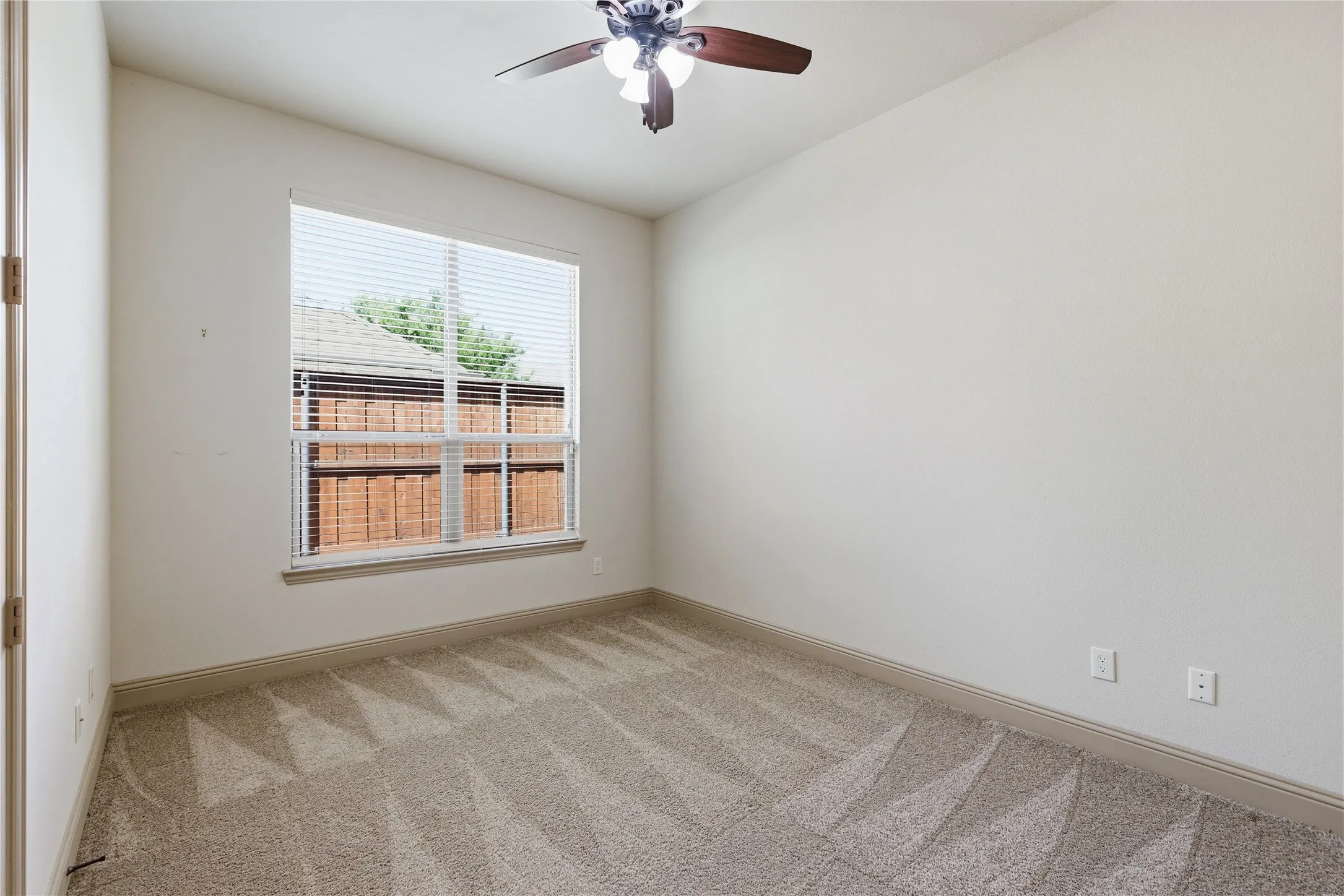 Single Family Residence For Sale in Collin County , 413 Chloe Drive, Allen, Texas 75013, 3 Bedroom, 3 Bathroom, 2 Garage spaces, 2,255 Sqft, built in 2014, mls#21297792, Real Estate Agent in Allen, Homes For Sale in Collin county, Homes For Sale in Allen, Realtor in Allen Texas, Real Estate Brokerage Independent Realty Texas, Luminita Cordes Realtor