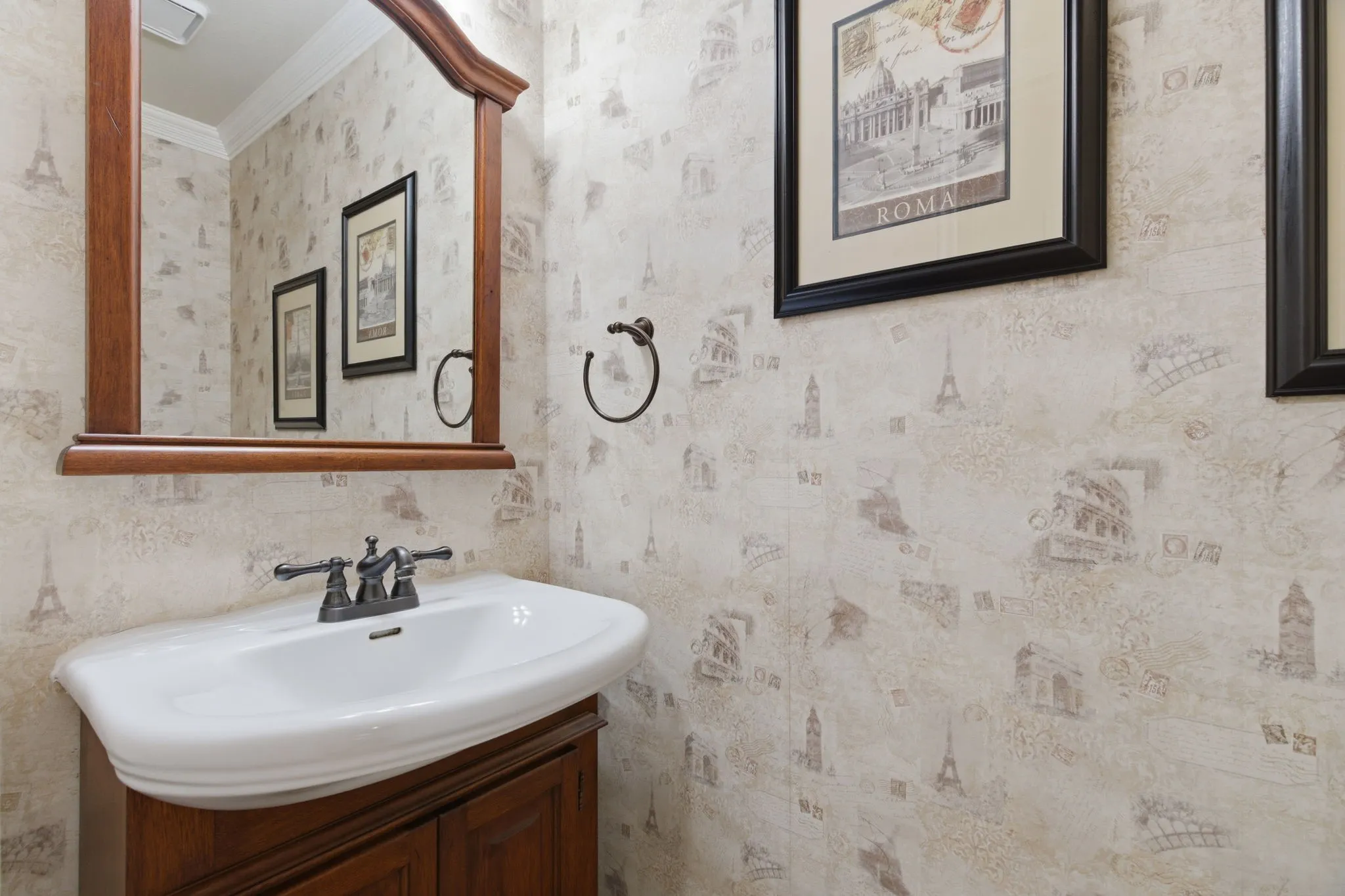 Single Family Residence For Sale in Collin County , 5405 N Briar Ridge Circle, Mc Kinney, Texas 75072, 4 Bedroom, 3 Bathroom, 2 Garage spaces, 2,562 Sqft, built in 1994, mls#21299198, Real Estate Agent in Mc Kinney, Homes For Sale in Collin county, Homes For Sale in Mc Kinney, Realtor in Mc Kinney Texas, Real Estate Brokerage Independent Realty Texas, Luminita Cordes Realtor