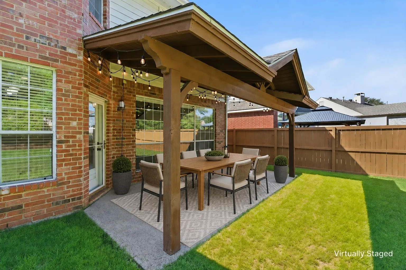 Single Family Residence For Sale in Collin County , 5405 N Briar Ridge Circle, Mc Kinney, Texas 75072, 4 Bedroom, 3 Bathroom, 2 Garage spaces, 2,562 Sqft, built in 1994, mls#21299198, Real Estate Agent in Mc Kinney, Homes For Sale in Collin county, Homes For Sale in Mc Kinney, Realtor in Mc Kinney Texas, Real Estate Brokerage Independent Realty Texas, Luminita Cordes Realtor