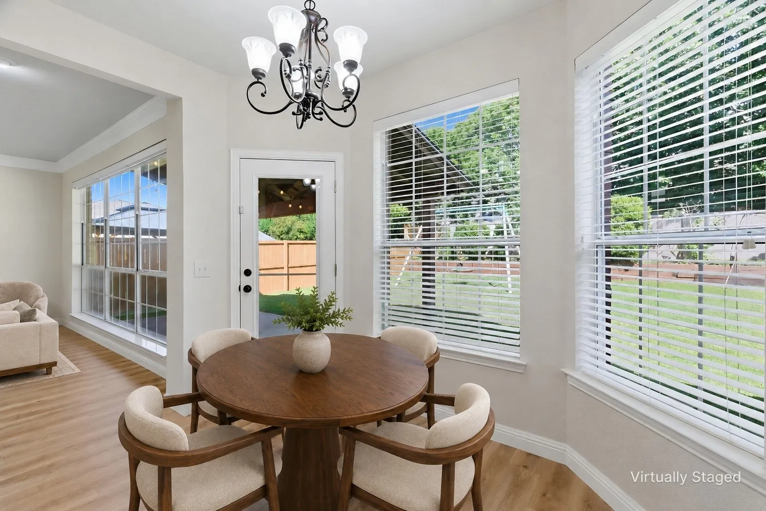 Single Family Residence For Sale in Collin County , 5405 N Briar Ridge Circle, Mc Kinney, Texas 75072, 4 Bedroom, 3 Bathroom, 2 Garage spaces, 2,562 Sqft, built in 1994, mls#21299198, Real Estate Agent in Mc Kinney, Homes For Sale in Collin county, Homes For Sale in Mc Kinney, Realtor in Mc Kinney Texas, Real Estate Brokerage Independent Realty Texas, Luminita Cordes Realtor
