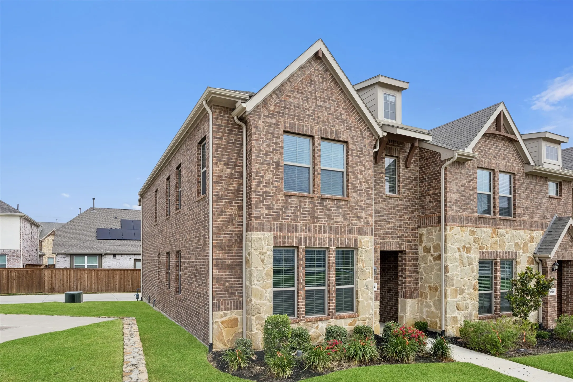 Townhouse For Sale in Dallas County , 2028 Saddle Way, Mesquite, Texas 75149, 3 Bedroom, 3 Bathroom, 2 Garage spaces, 1,737 Sqft, built in 2022, mls#21297254, Real Estate Agent in Mesquite, Homes For Sale in Dallas county, Homes For Sale in Mesquite, Realtor in Mesquite Texas, Real Estate Brokerage Independent Realty Texas, Luminita Cordes Realtor