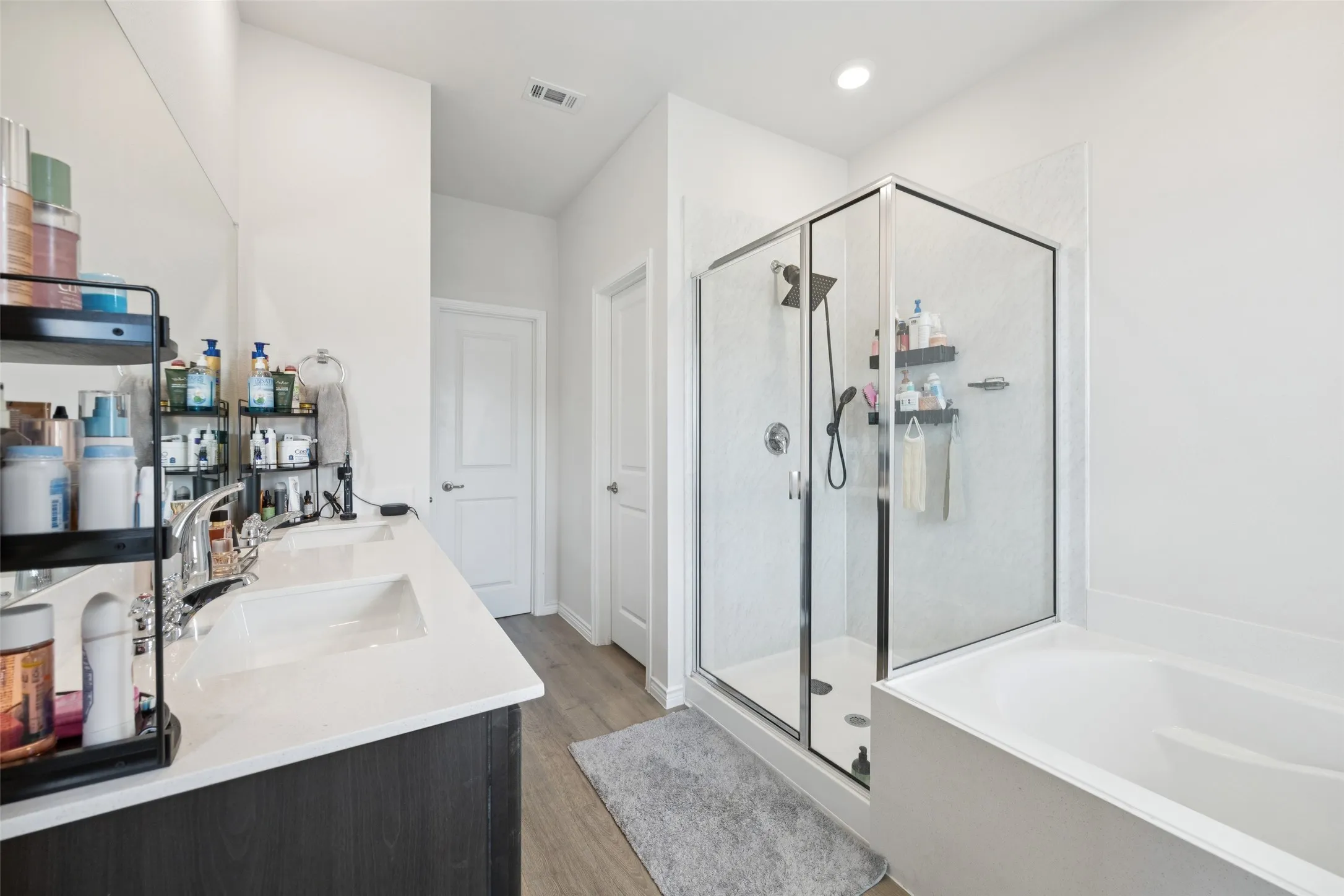 Townhouse For Sale in Dallas County , 2028 Saddle Way, Mesquite, Texas 75149, 3 Bedroom, 3 Bathroom, 2 Garage spaces, 1,737 Sqft, built in 2022, mls#21297254, Real Estate Agent in Mesquite, Homes For Sale in Dallas county, Homes For Sale in Mesquite, Realtor in Mesquite Texas, Real Estate Brokerage Independent Realty Texas, Luminita Cordes Realtor