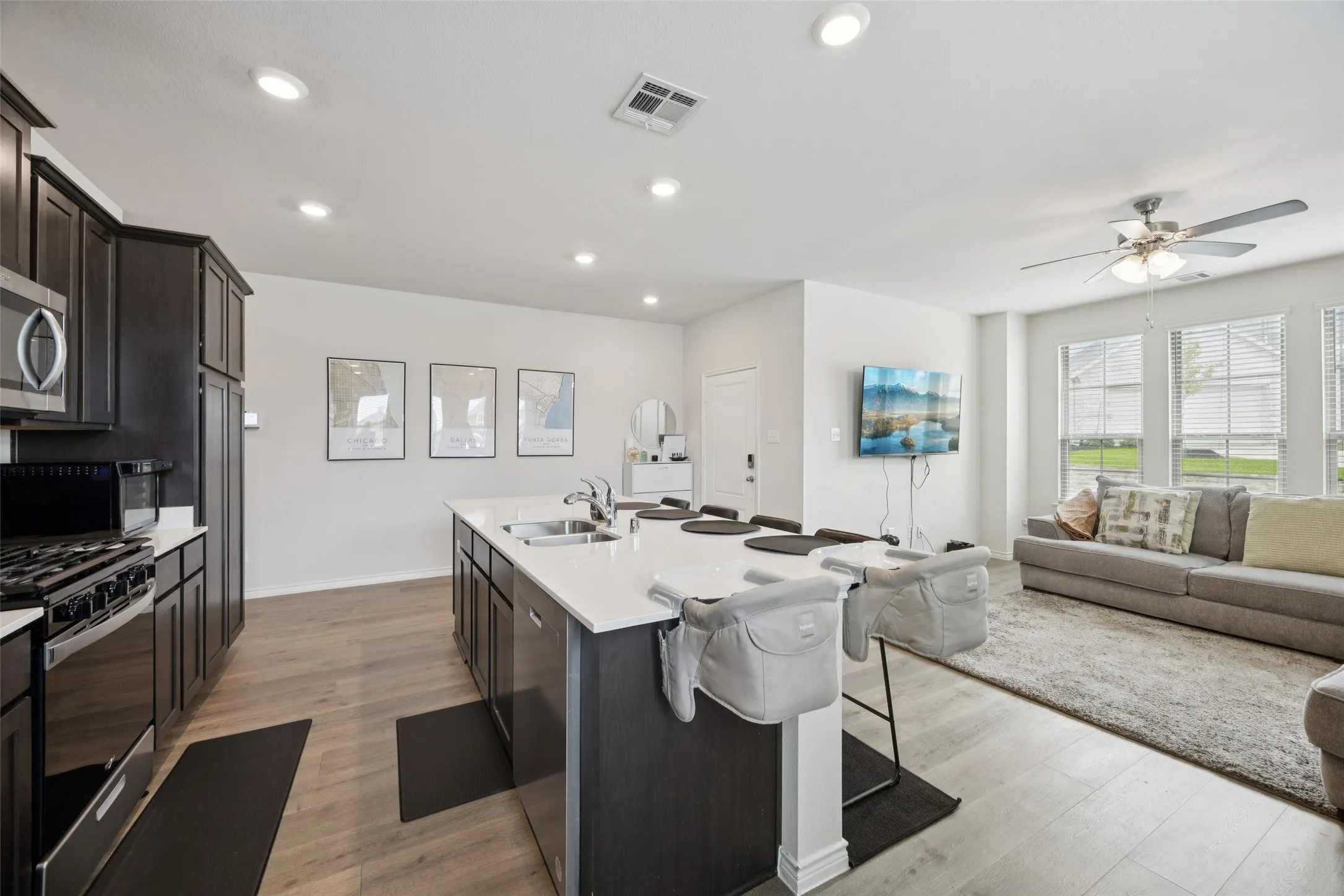 Townhouse For Sale in Dallas County , 2028 Saddle Way, Mesquite, Texas 75149, 3 Bedroom, 3 Bathroom, 2 Garage spaces, 1,737 Sqft, built in 2022, mls#21297254, Real Estate Agent in Mesquite, Homes For Sale in Dallas county, Homes For Sale in Mesquite, Realtor in Mesquite Texas, Real Estate Brokerage Independent Realty Texas, Luminita Cordes Realtor