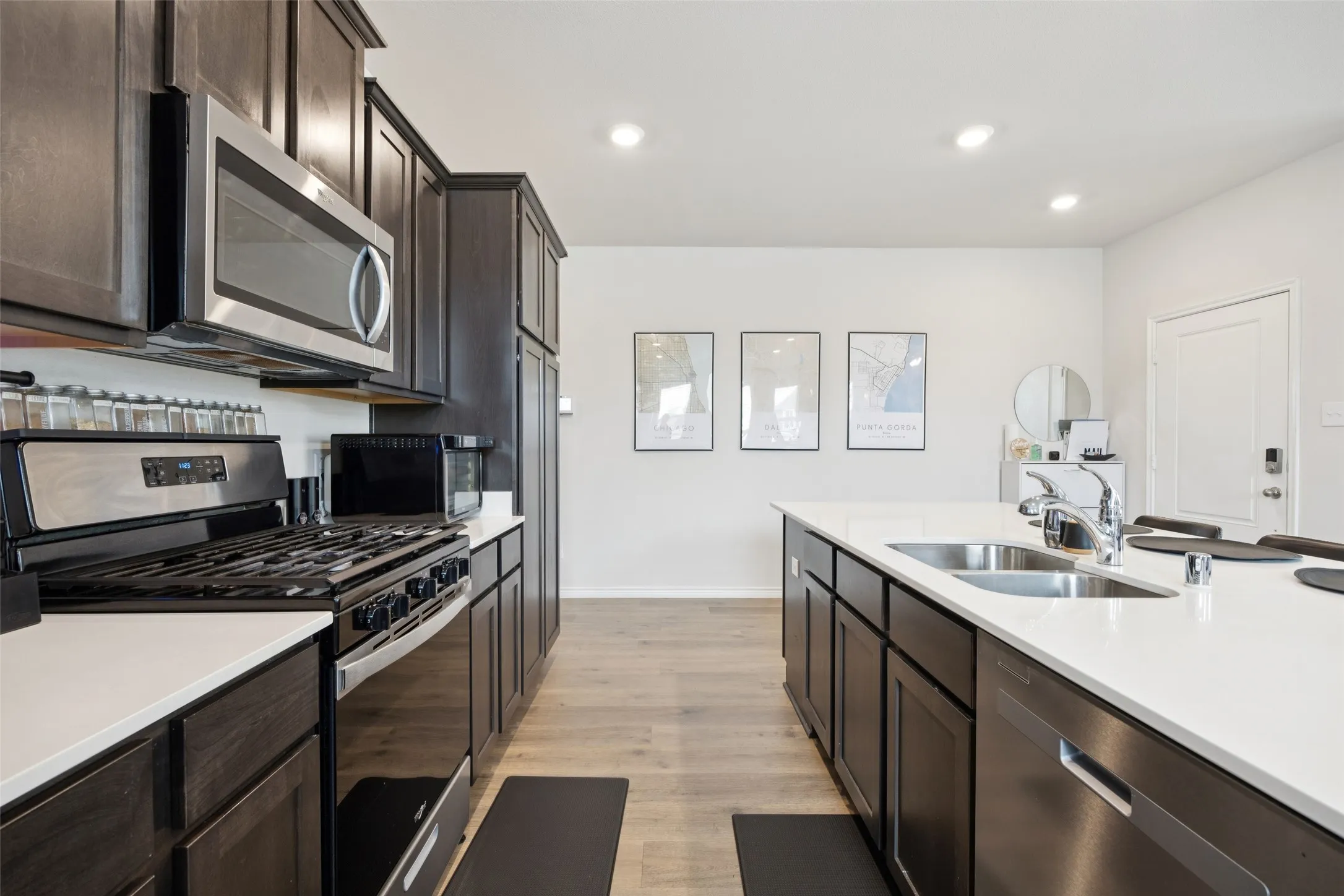 Townhouse For Sale in Dallas County , 2028 Saddle Way, Mesquite, Texas 75149, 3 Bedroom, 3 Bathroom, 2 Garage spaces, 1,737 Sqft, built in 2022, mls#21297254, Real Estate Agent in Mesquite, Homes For Sale in Dallas county, Homes For Sale in Mesquite, Realtor in Mesquite Texas, Real Estate Brokerage Independent Realty Texas, Luminita Cordes Realtor