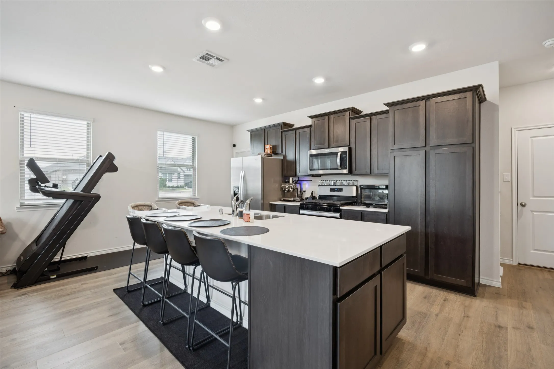 Townhouse For Sale in Dallas County , 2028 Saddle Way, Mesquite, Texas 75149, 3 Bedroom, 3 Bathroom, 2 Garage spaces, 1,737 Sqft, built in 2022, mls#21297254, Real Estate Agent in Mesquite, Homes For Sale in Dallas county, Homes For Sale in Mesquite, Realtor in Mesquite Texas, Real Estate Brokerage Independent Realty Texas, Luminita Cordes Realtor
