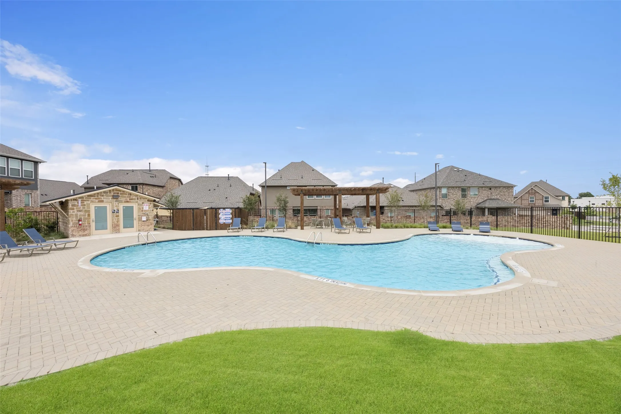 Townhouse For Sale in Dallas County , 2028 Saddle Way, Mesquite, Texas 75149, 3 Bedroom, 3 Bathroom, 2 Garage spaces, 1,737 Sqft, built in 2022, mls#21297254, Real Estate Agent in Mesquite, Homes For Sale in Dallas county, Homes For Sale in Mesquite, Realtor in Mesquite Texas, Real Estate Brokerage Independent Realty Texas, Luminita Cordes Realtor
