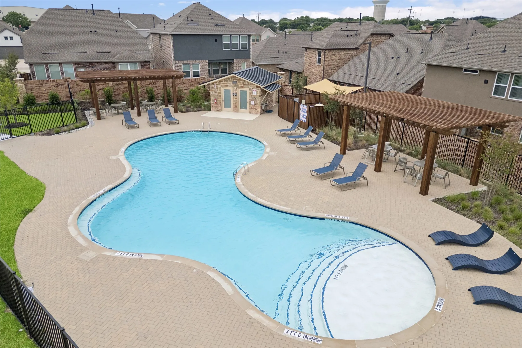 Townhouse For Sale in Dallas County , 2028 Saddle Way, Mesquite, Texas 75149, 3 Bedroom, 3 Bathroom, 2 Garage spaces, 1,737 Sqft, built in 2022, mls#21297254, Real Estate Agent in Mesquite, Homes For Sale in Dallas county, Homes For Sale in Mesquite, Realtor in Mesquite Texas, Real Estate Brokerage Independent Realty Texas, Luminita Cordes Realtor