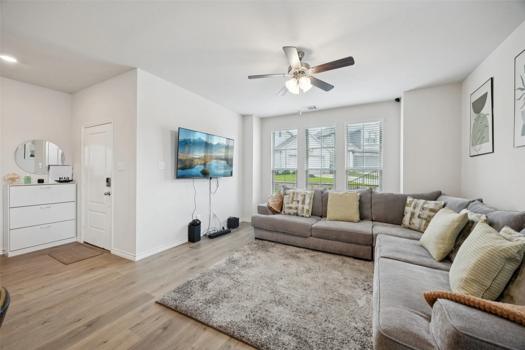 Townhouse For Sale in Dallas County , 2028 Saddle Way, Mesquite, Texas 75149, 3 Bedroom, 3 Bathroom, 2 Garage spaces, 1,737 Sqft, built in 2022, mls#21297254, Real Estate Agent in Mesquite, Homes For Sale in Dallas county, Homes For Sale in Mesquite, Realtor in Mesquite Texas, Real Estate Brokerage Independent Realty Texas, Luminita Cordes Realtor