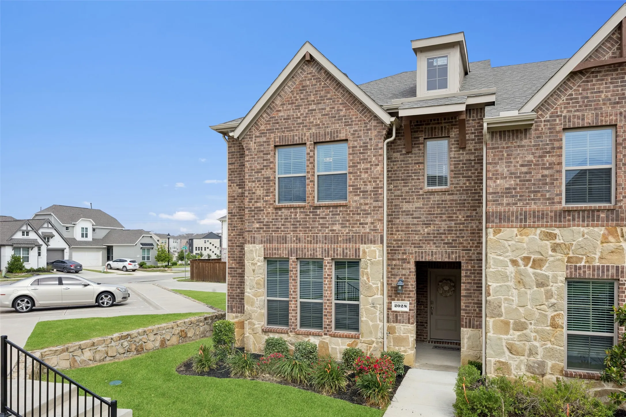 Townhouse For Sale in Dallas County , 2028 Saddle Way, Mesquite, Texas 75149, 3 Bedroom, 3 Bathroom, 2 Garage spaces, 1,737 Sqft, built in 2022, mls#21297254, Real Estate Agent in Mesquite, Homes For Sale in Dallas county, Homes For Sale in Mesquite, Realtor in Mesquite Texas, Real Estate Brokerage Independent Realty Texas, Luminita Cordes Realtor