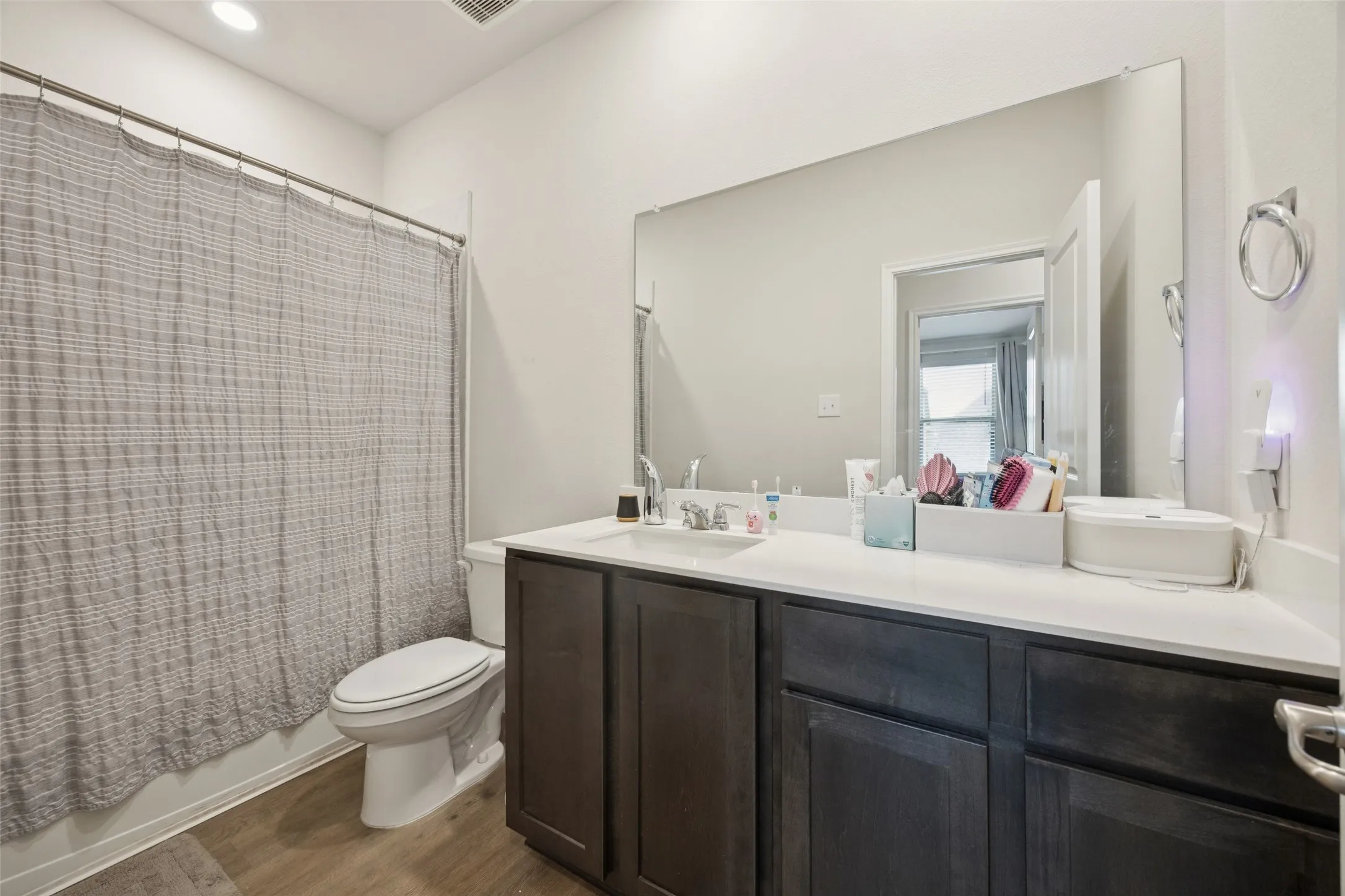Townhouse For Sale in Dallas County , 2028 Saddle Way, Mesquite, Texas 75149, 3 Bedroom, 3 Bathroom, 2 Garage spaces, 1,737 Sqft, built in 2022, mls#21297254, Real Estate Agent in Mesquite, Homes For Sale in Dallas county, Homes For Sale in Mesquite, Realtor in Mesquite Texas, Real Estate Brokerage Independent Realty Texas, Luminita Cordes Realtor
