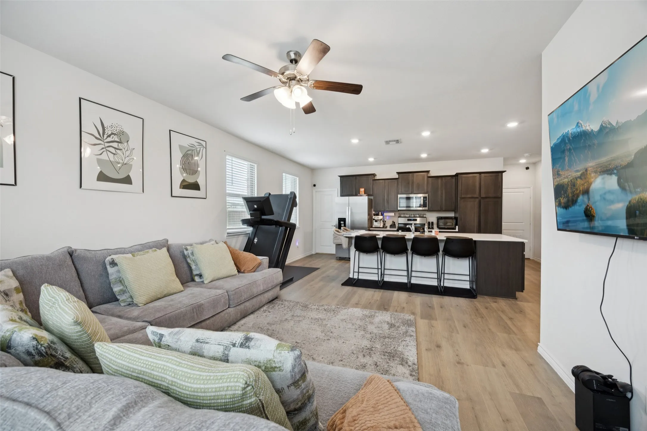 Townhouse For Sale in Dallas County , 2028 Saddle Way, Mesquite, Texas 75149, 3 Bedroom, 3 Bathroom, 2 Garage spaces, 1,737 Sqft, built in 2022, mls#21297254, Real Estate Agent in Mesquite, Homes For Sale in Dallas county, Homes For Sale in Mesquite, Realtor in Mesquite Texas, Real Estate Brokerage Independent Realty Texas, Luminita Cordes Realtor