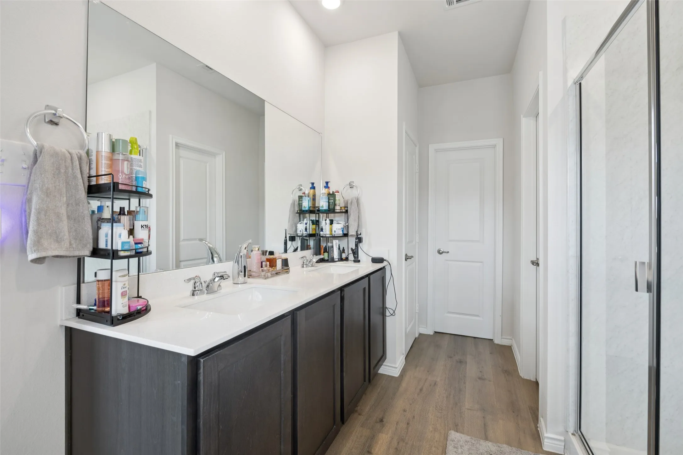 Townhouse For Sale in Dallas County , 2028 Saddle Way, Mesquite, Texas 75149, 3 Bedroom, 3 Bathroom, 2 Garage spaces, 1,737 Sqft, built in 2022, mls#21297254, Real Estate Agent in Mesquite, Homes For Sale in Dallas county, Homes For Sale in Mesquite, Realtor in Mesquite Texas, Real Estate Brokerage Independent Realty Texas, Luminita Cordes Realtor
