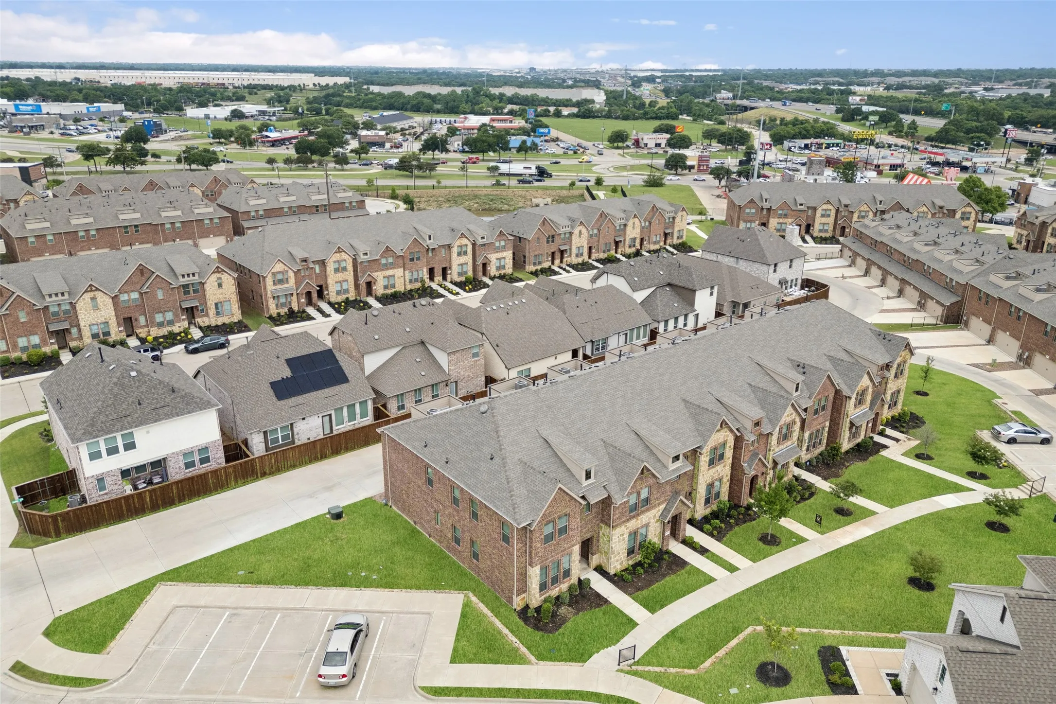 Townhouse For Sale in Dallas County , 2028 Saddle Way, Mesquite, Texas 75149, 3 Bedroom, 3 Bathroom, 2 Garage spaces, 1,737 Sqft, built in 2022, mls#21297254, Real Estate Agent in Mesquite, Homes For Sale in Dallas county, Homes For Sale in Mesquite, Realtor in Mesquite Texas, Real Estate Brokerage Independent Realty Texas, Luminita Cordes Realtor