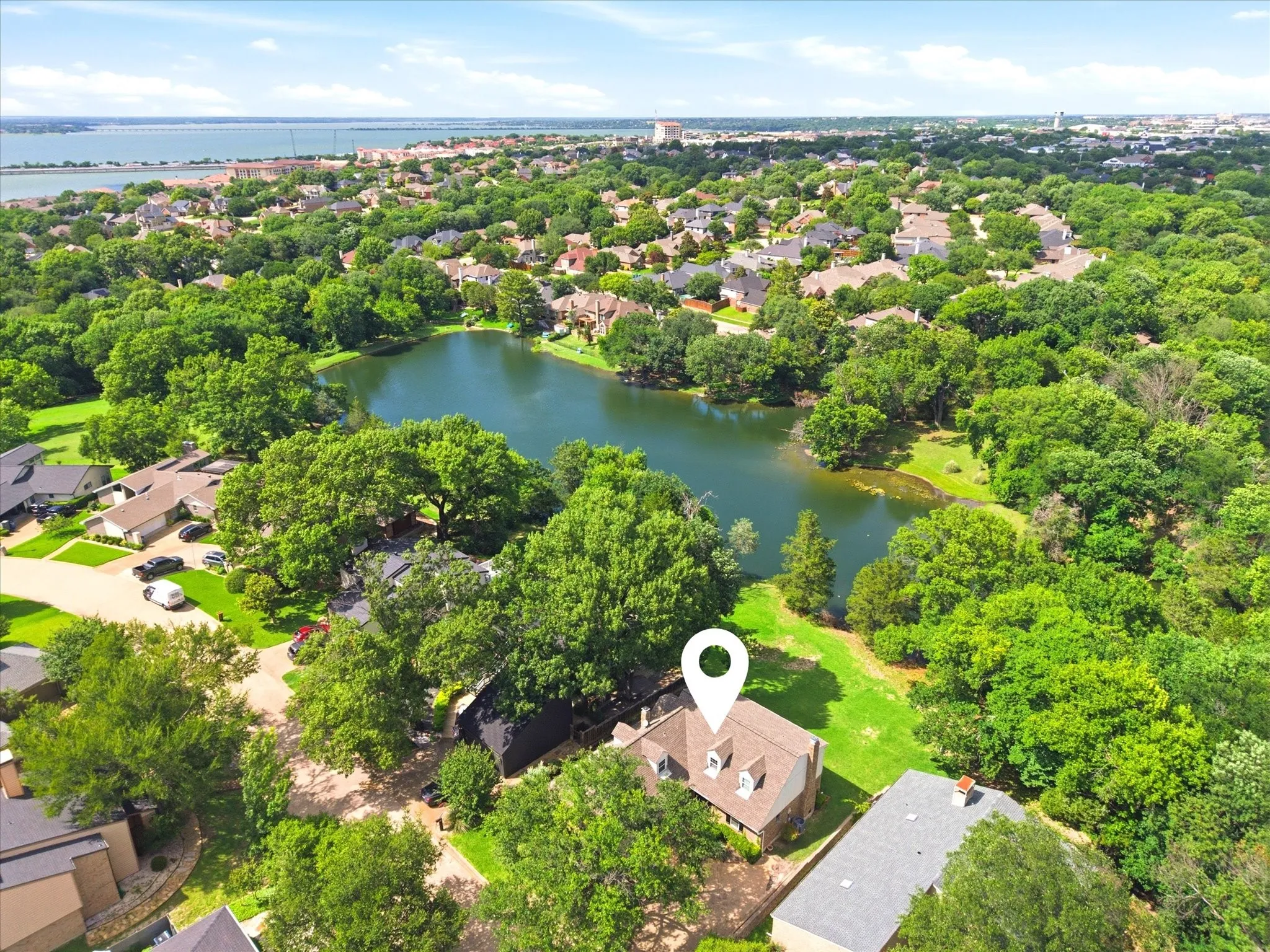 Single Family Residence For Sale in Rockwall County , 204 Sovereign Court, Rockwall, Texas 75032, 4 Bedroom, 4 Bathroom, 2 Garage spaces, 3,063 Sqft, built in 1984, mls#21296699, Real Estate Agent in Rockwall, Homes For Sale in Rockwall county, Homes For Sale in Rockwall, Realtor in Rockwall Texas, Real Estate Brokerage Independent Realty Texas, Luminita Cordes Realtor
