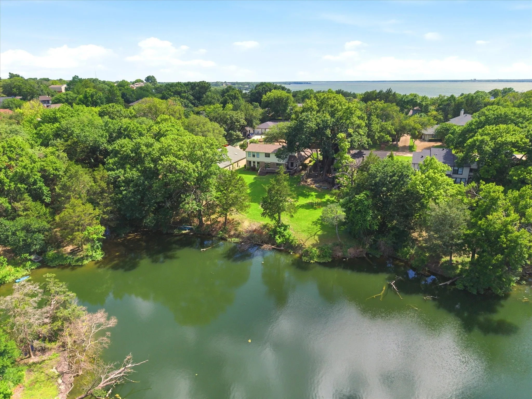 Single Family Residence For Sale in Rockwall County , 204 Sovereign Court, Rockwall, Texas 75032, 4 Bedroom, 4 Bathroom, 2 Garage spaces, 3,063 Sqft, built in 1984, mls#21296699, Real Estate Agent in Rockwall, Homes For Sale in Rockwall county, Homes For Sale in Rockwall, Realtor in Rockwall Texas, Real Estate Brokerage Independent Realty Texas, Luminita Cordes Realtor