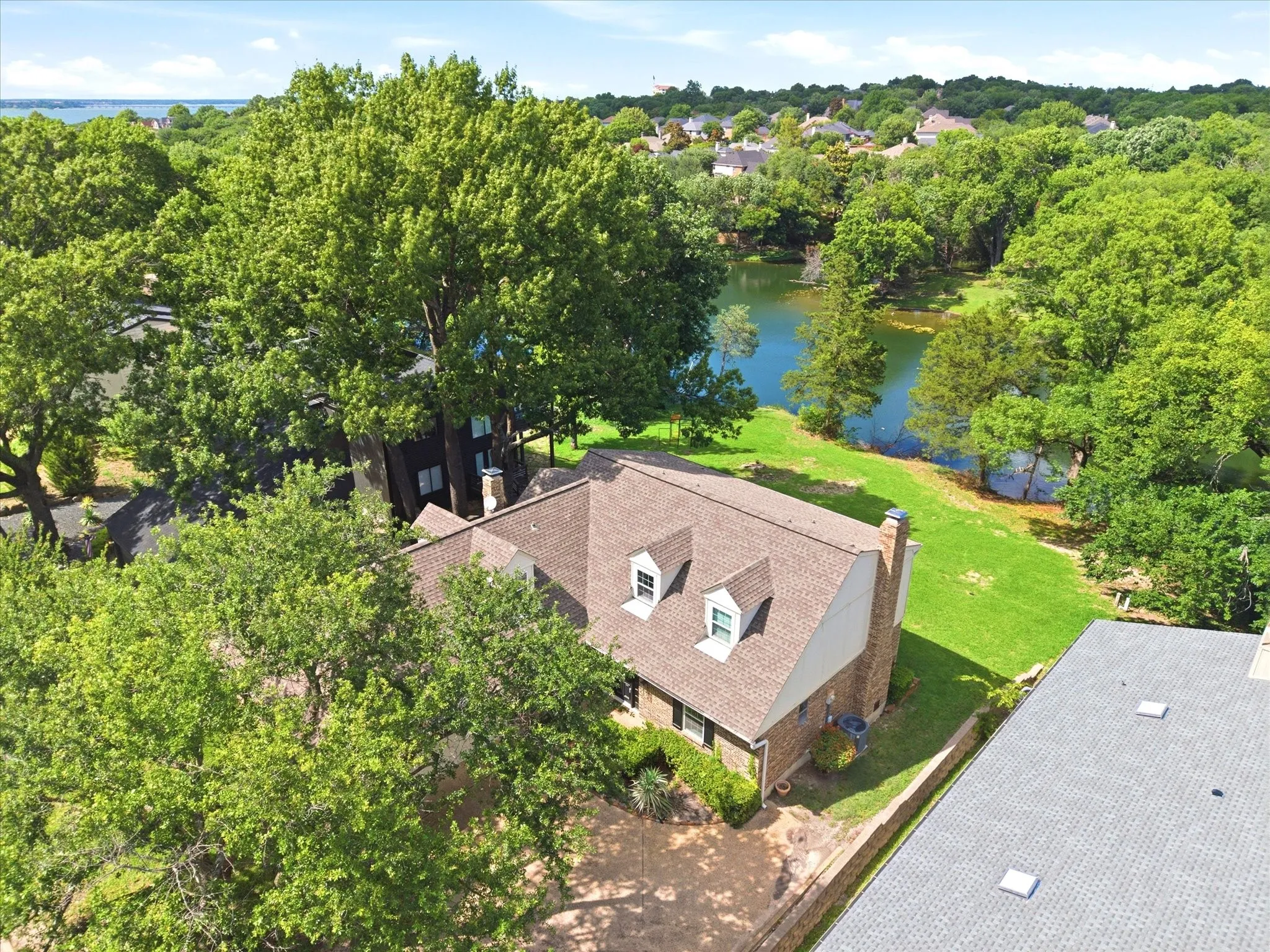 Single Family Residence For Sale in Rockwall County , 204 Sovereign Court, Rockwall, Texas 75032, 4 Bedroom, 4 Bathroom, 2 Garage spaces, 3,063 Sqft, built in 1984, mls#21296699, Real Estate Agent in Rockwall, Homes For Sale in Rockwall county, Homes For Sale in Rockwall, Realtor in Rockwall Texas, Real Estate Brokerage Independent Realty Texas, Luminita Cordes Realtor