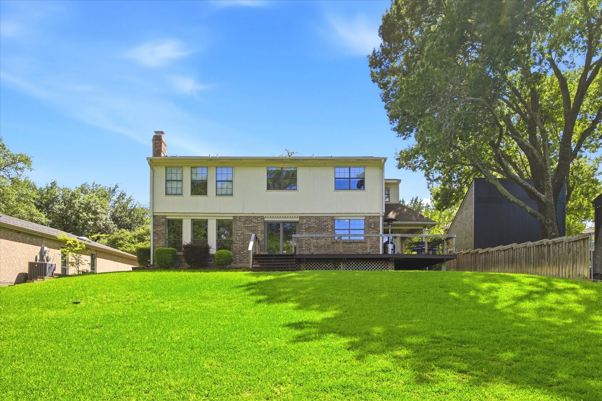 Single Family Residence For Sale in Rockwall County , 204 Sovereign Court, Rockwall, Texas 75032, 4 Bedroom, 4 Bathroom, 2 Garage spaces, 3,063 Sqft, built in 1984, mls#21296699, Real Estate Agent in Rockwall, Homes For Sale in Rockwall county, Homes For Sale in Rockwall, Realtor in Rockwall Texas, Real Estate Brokerage Independent Realty Texas, Luminita Cordes Realtor