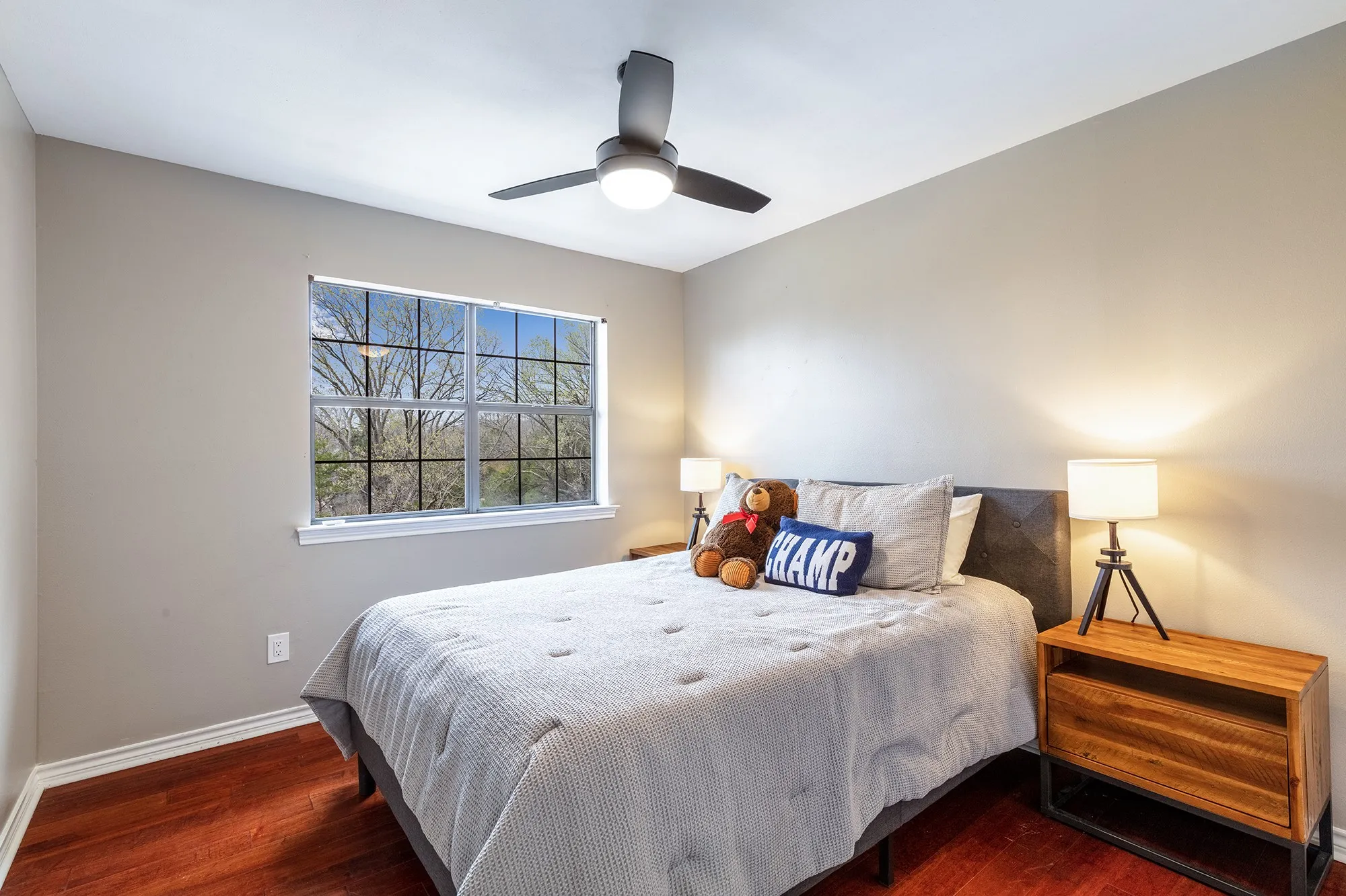 Single Family Residence For Sale in Rockwall County , 204 Sovereign Court, Rockwall, Texas 75032, 4 Bedroom, 4 Bathroom, 2 Garage spaces, 3,063 Sqft, built in 1984, mls#21296699, Real Estate Agent in Rockwall, Homes For Sale in Rockwall county, Homes For Sale in Rockwall, Realtor in Rockwall Texas, Real Estate Brokerage Independent Realty Texas, Luminita Cordes Realtor