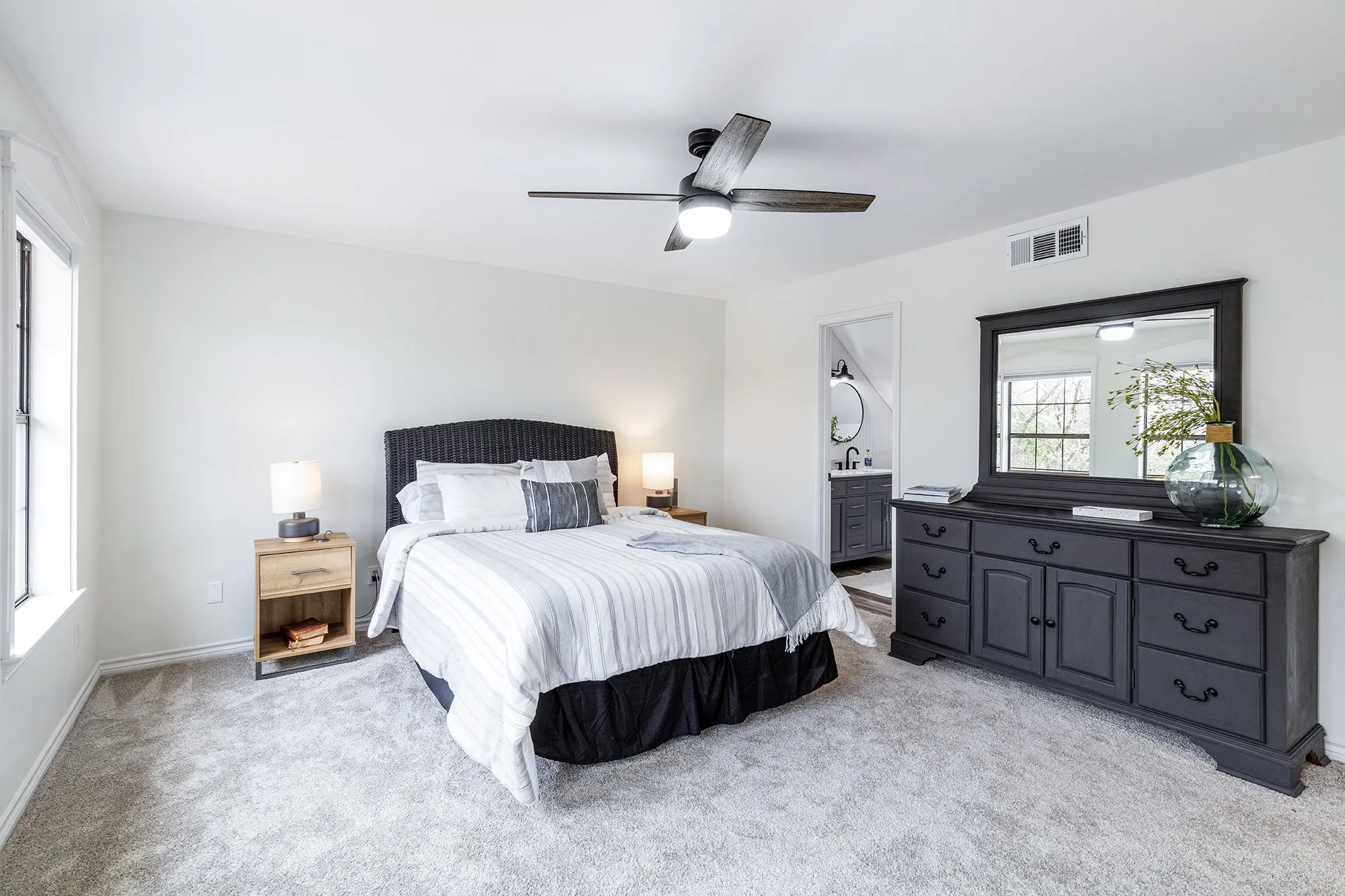 Single Family Residence For Sale in Rockwall County , 204 Sovereign Court, Rockwall, Texas 75032, 4 Bedroom, 4 Bathroom, 2 Garage spaces, 3,063 Sqft, built in 1984, mls#21296699, Real Estate Agent in Rockwall, Homes For Sale in Rockwall county, Homes For Sale in Rockwall, Realtor in Rockwall Texas, Real Estate Brokerage Independent Realty Texas, Luminita Cordes Realtor