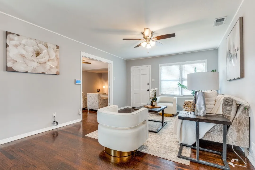 Single Family Residence For Rent in Dallas County , 2736 Rolinda Drive, Dallas, Texas 75211, 3 Bedroom, 2 Bathroom, 2 Garage spaces, 1,250 Sqft, built in 1952, mls#21300138, Real Estate Agent in Dallas, Homes For Rent in Dallas county, Homes For Rent in Dallas, Realtor in Dallas Texas, Real Estate Brokerage Independent Realty Texas, Luminita Cordes Realtor