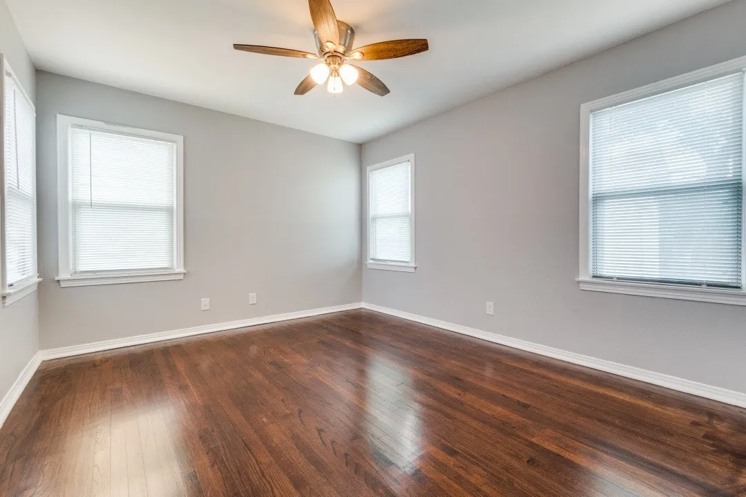 Single Family Residence For Rent in Dallas County , 2736 Rolinda Drive, Dallas, Texas 75211, 3 Bedroom, 2 Bathroom, 2 Garage spaces, 1,250 Sqft, built in 1952, mls#21300138, Real Estate Agent in Dallas, Homes For Rent in Dallas county, Homes For Rent in Dallas, Realtor in Dallas Texas, Real Estate Brokerage Independent Realty Texas, Luminita Cordes Realtor