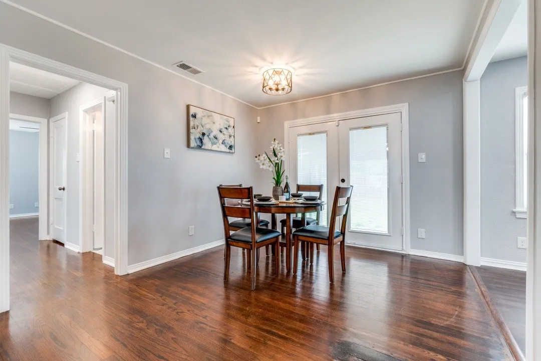 Single Family Residence For Rent in Dallas County , 2736 Rolinda Drive, Dallas, Texas 75211, 3 Bedroom, 2 Bathroom, 2 Garage spaces, 1,250 Sqft, built in 1952, mls#21300138, Real Estate Agent in Dallas, Homes For Rent in Dallas county, Homes For Rent in Dallas, Realtor in Dallas Texas, Real Estate Brokerage Independent Realty Texas, Luminita Cordes Realtor