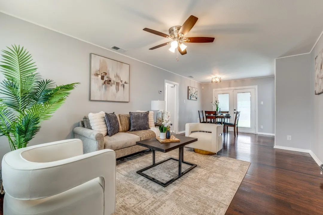 Single Family Residence For Rent in Dallas County , 2736 Rolinda Drive, Dallas, Texas 75211, 3 Bedroom, 2 Bathroom, 2 Garage spaces, 1,250 Sqft, built in 1952, mls#21300138, Real Estate Agent in Dallas, Homes For Rent in Dallas county, Homes For Rent in Dallas, Realtor in Dallas Texas, Real Estate Brokerage Independent Realty Texas, Luminita Cordes Realtor