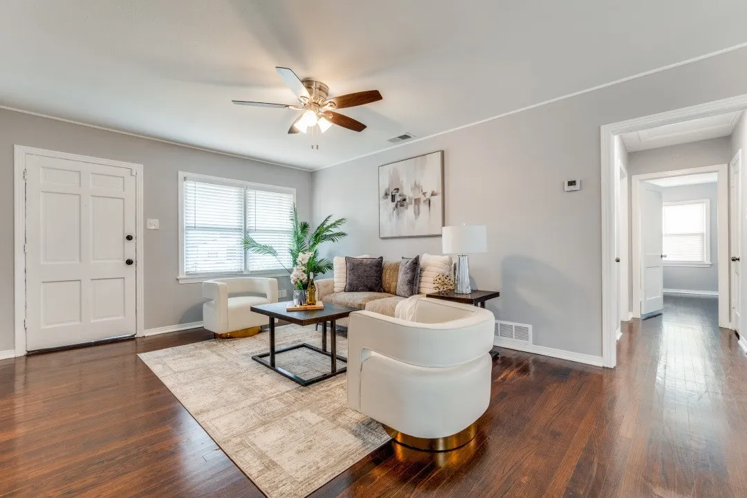 Single Family Residence For Rent in Dallas County , 2736 Rolinda Drive, Dallas, Texas 75211, 3 Bedroom, 2 Bathroom, 2 Garage spaces, 1,250 Sqft, built in 1952, mls#21300138, Real Estate Agent in Dallas, Homes For Rent in Dallas county, Homes For Rent in Dallas, Realtor in Dallas Texas, Real Estate Brokerage Independent Realty Texas, Luminita Cordes Realtor