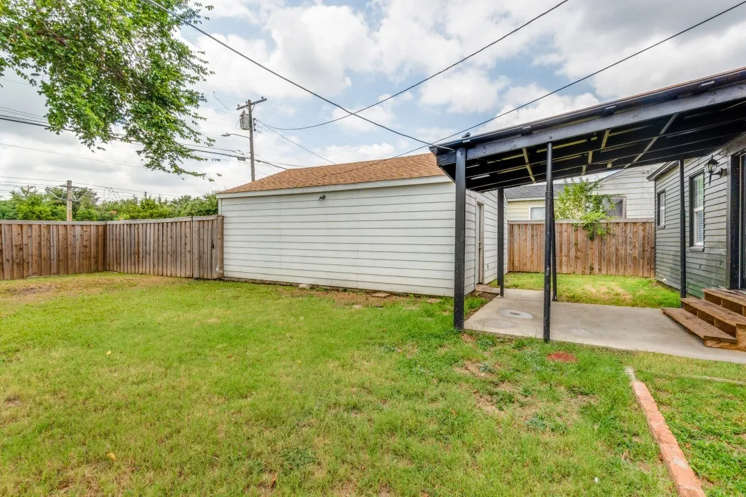Single Family Residence For Rent in Dallas County , 2736 Rolinda Drive, Dallas, Texas 75211, 3 Bedroom, 2 Bathroom, 2 Garage spaces, 1,250 Sqft, built in 1952, mls#21300138, Real Estate Agent in Dallas, Homes For Rent in Dallas county, Homes For Rent in Dallas, Realtor in Dallas Texas, Real Estate Brokerage Independent Realty Texas, Luminita Cordes Realtor