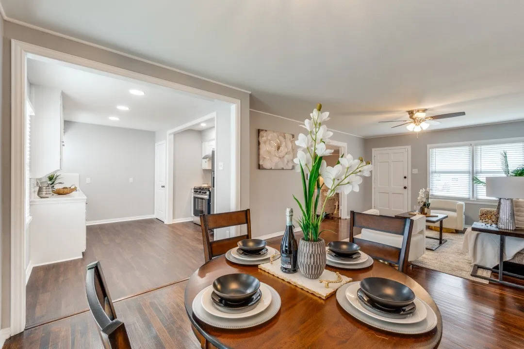 Single Family Residence For Rent in Dallas County , 2736 Rolinda Drive, Dallas, Texas 75211, 3 Bedroom, 2 Bathroom, 2 Garage spaces, 1,250 Sqft, built in 1952, mls#21300138, Real Estate Agent in Dallas, Homes For Rent in Dallas county, Homes For Rent in Dallas, Realtor in Dallas Texas, Real Estate Brokerage Independent Realty Texas, Luminita Cordes Realtor