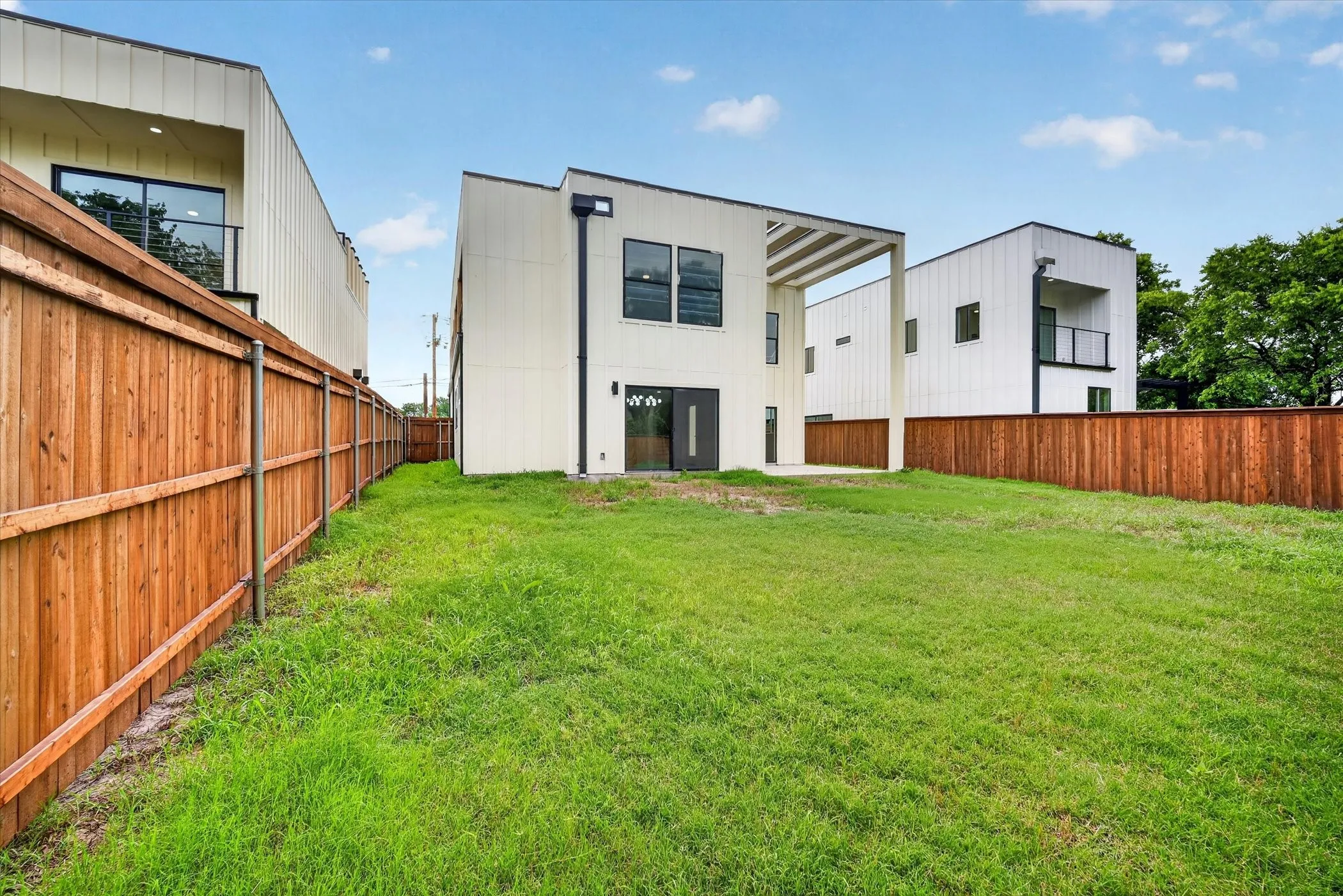 Single Family Residence For Sale in Dallas County , 115 Rolston Road, Irving, Texas 75060, 3 Bedroom, 3 Bathroom, 2 Garage spaces, 2,759 Sqft, built in 2024, mls#21297186, Real Estate Agent in Irving, Homes For Sale in Dallas county, Homes For Sale in Irving, Realtor in Irving Texas, Real Estate Brokerage Independent Realty Texas, Luminita Cordes Realtor