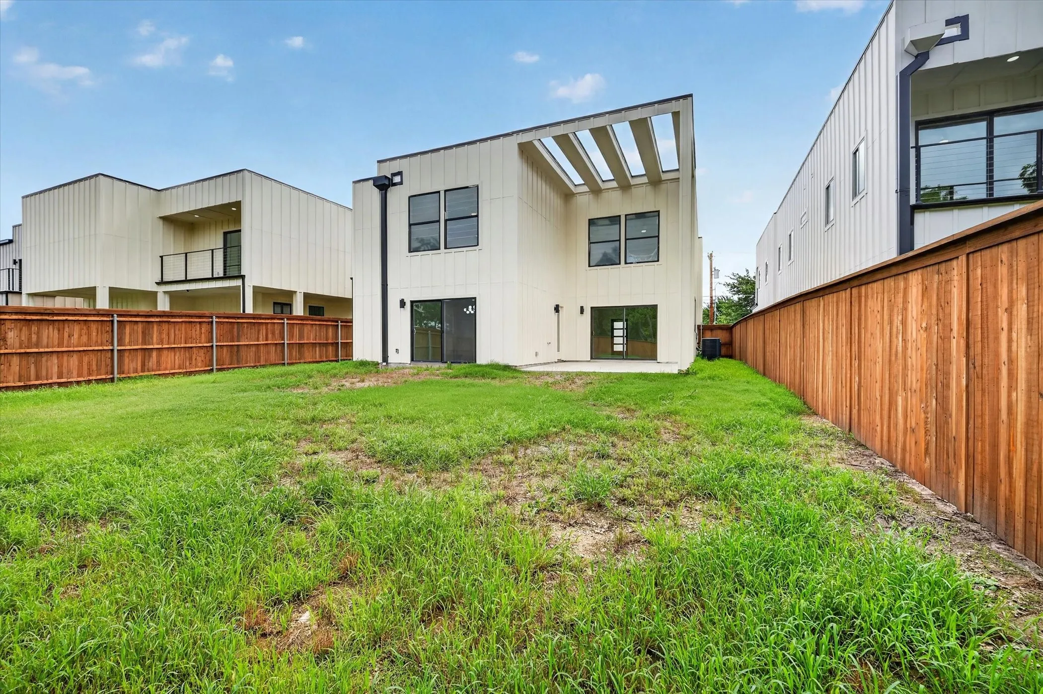 Single Family Residence For Sale in Dallas County , 115 Rolston Road, Irving, Texas 75060, 3 Bedroom, 3 Bathroom, 2 Garage spaces, 2,759 Sqft, built in 2024, mls#21297186, Real Estate Agent in Irving, Homes For Sale in Dallas county, Homes For Sale in Irving, Realtor in Irving Texas, Real Estate Brokerage Independent Realty Texas, Luminita Cordes Realtor