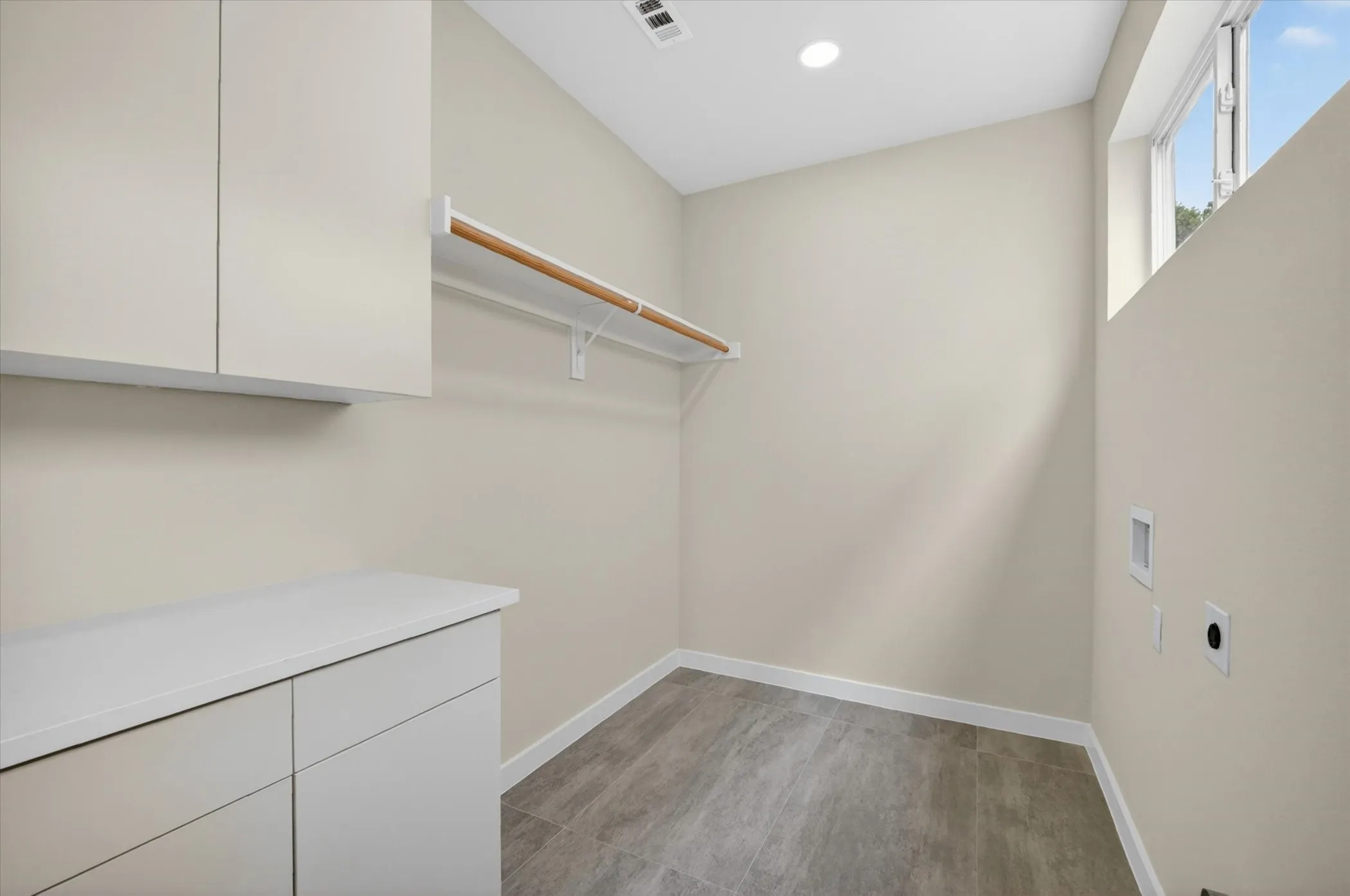 Single Family Residence For Sale in Dallas County , 115 Rolston Road, Irving, Texas 75060, 3 Bedroom, 3 Bathroom, 2 Garage spaces, 2,759 Sqft, built in 2024, mls#21297186, Real Estate Agent in Irving, Homes For Sale in Dallas county, Homes For Sale in Irving, Realtor in Irving Texas, Real Estate Brokerage Independent Realty Texas, Luminita Cordes Realtor